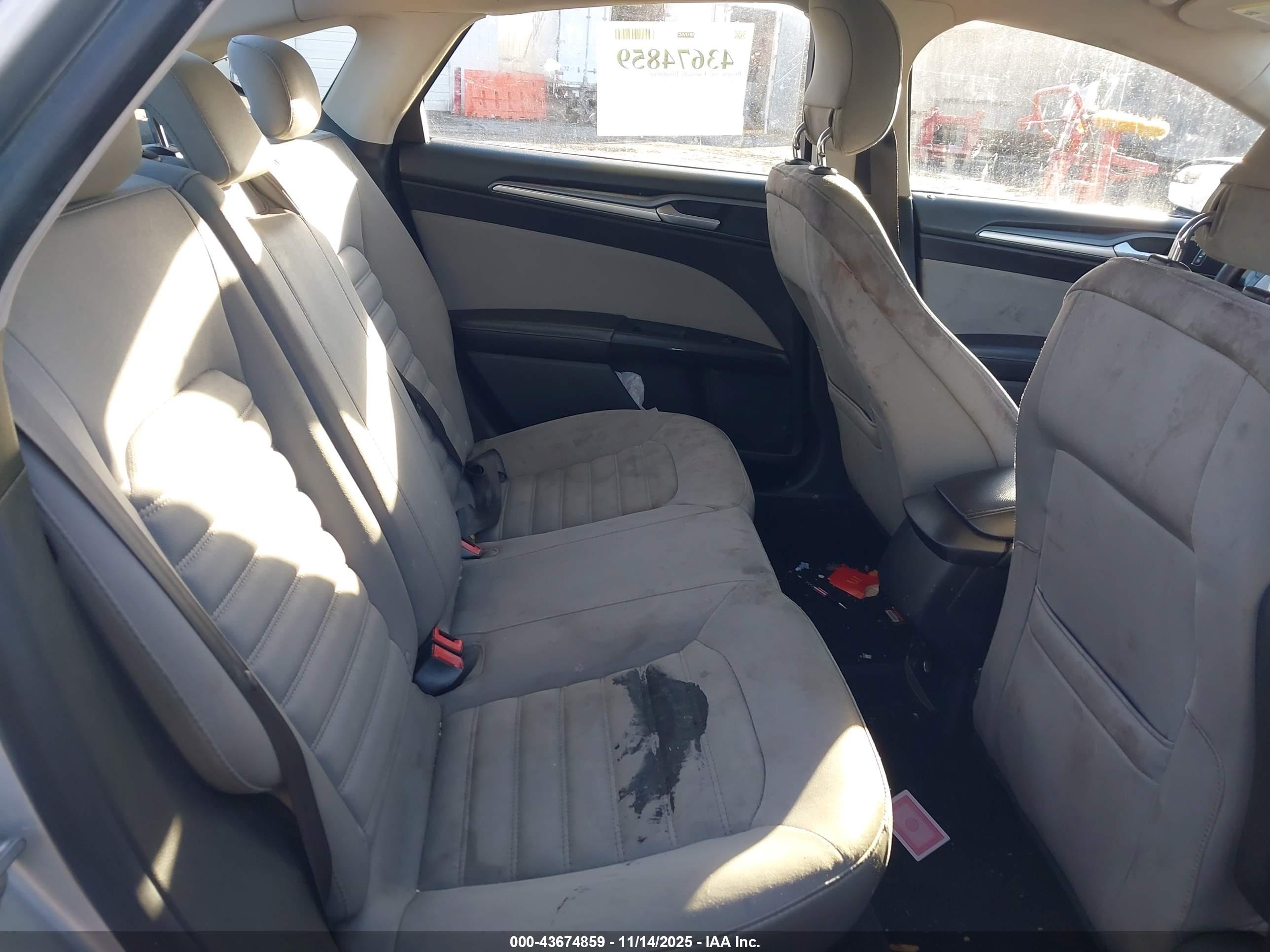FORD FUSION image 8