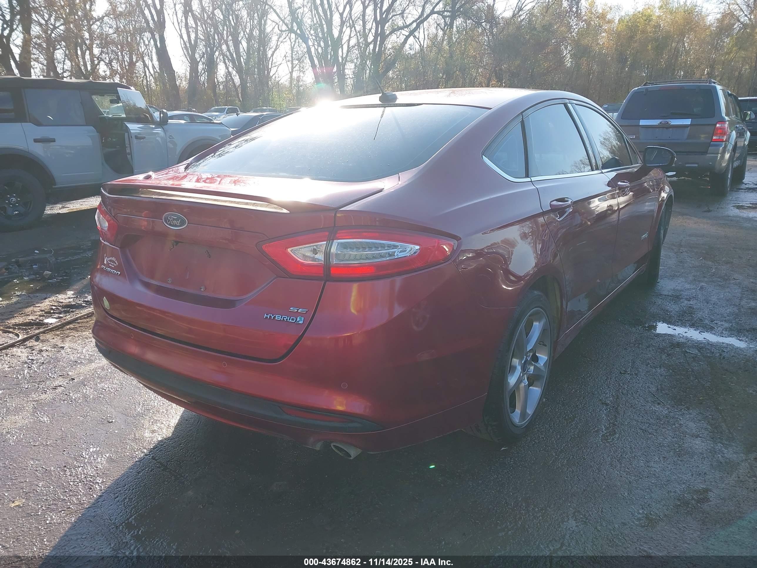 FORD FUSION image 4