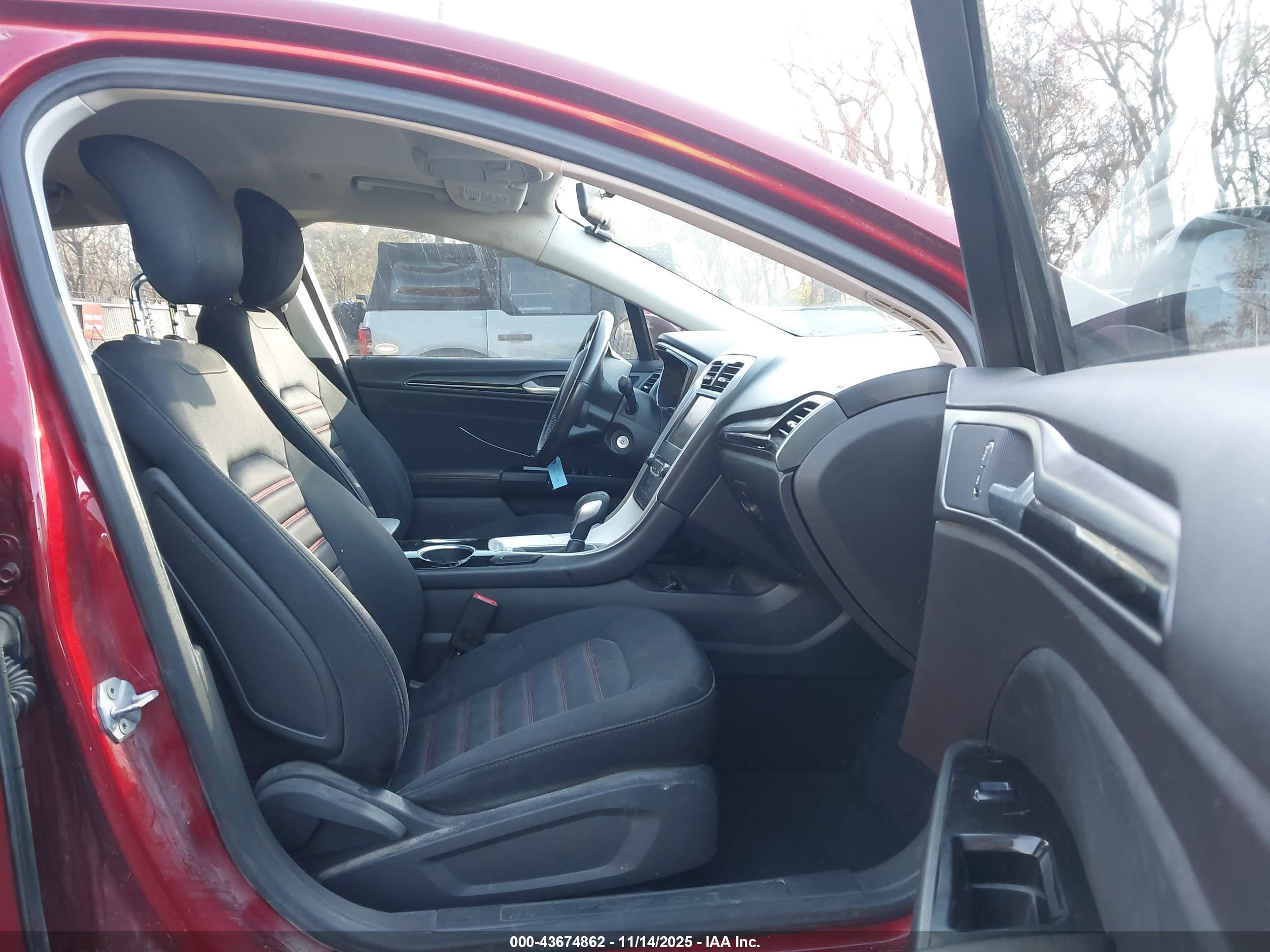FORD FUSION image 5