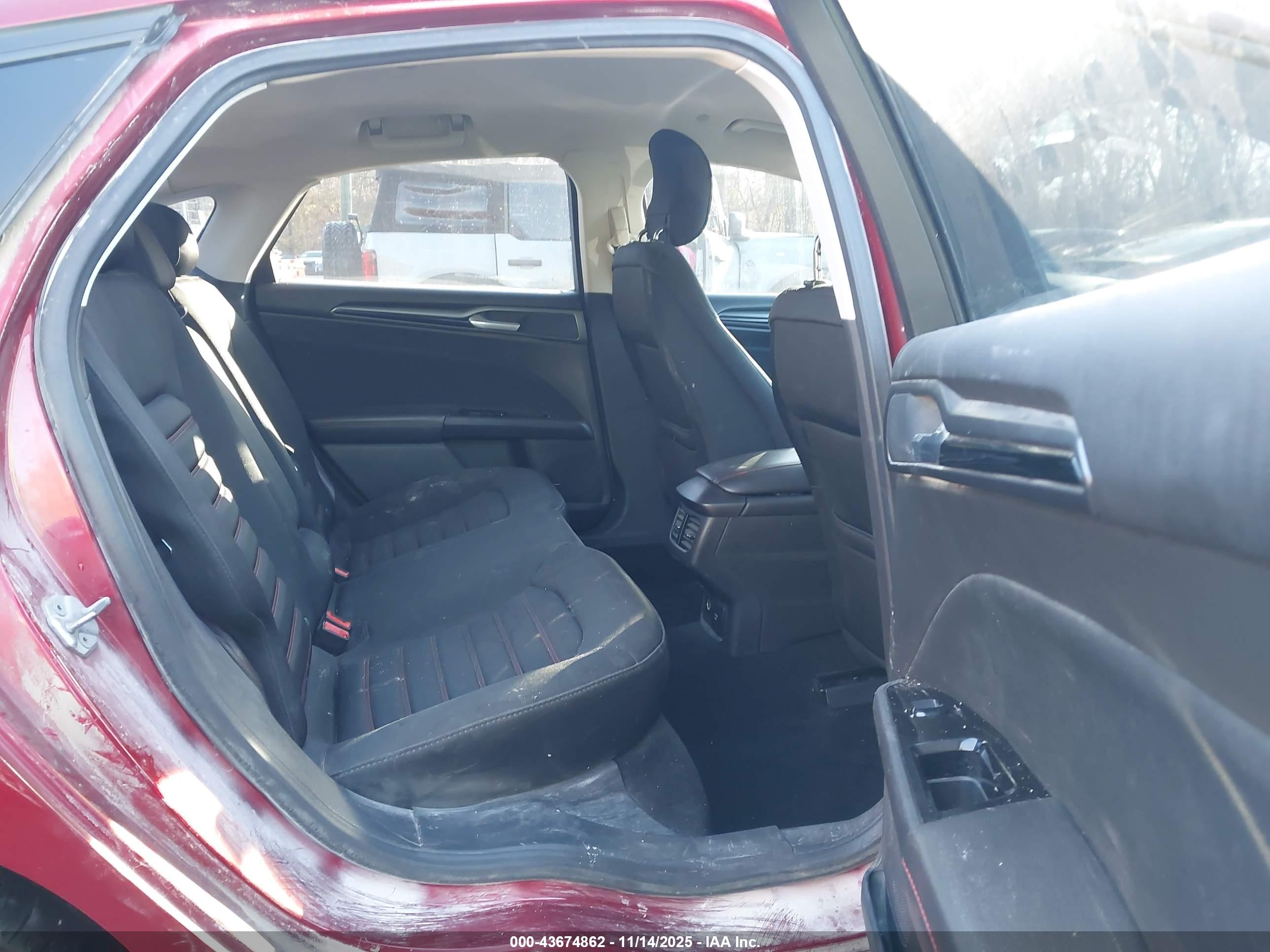FORD FUSION image 8