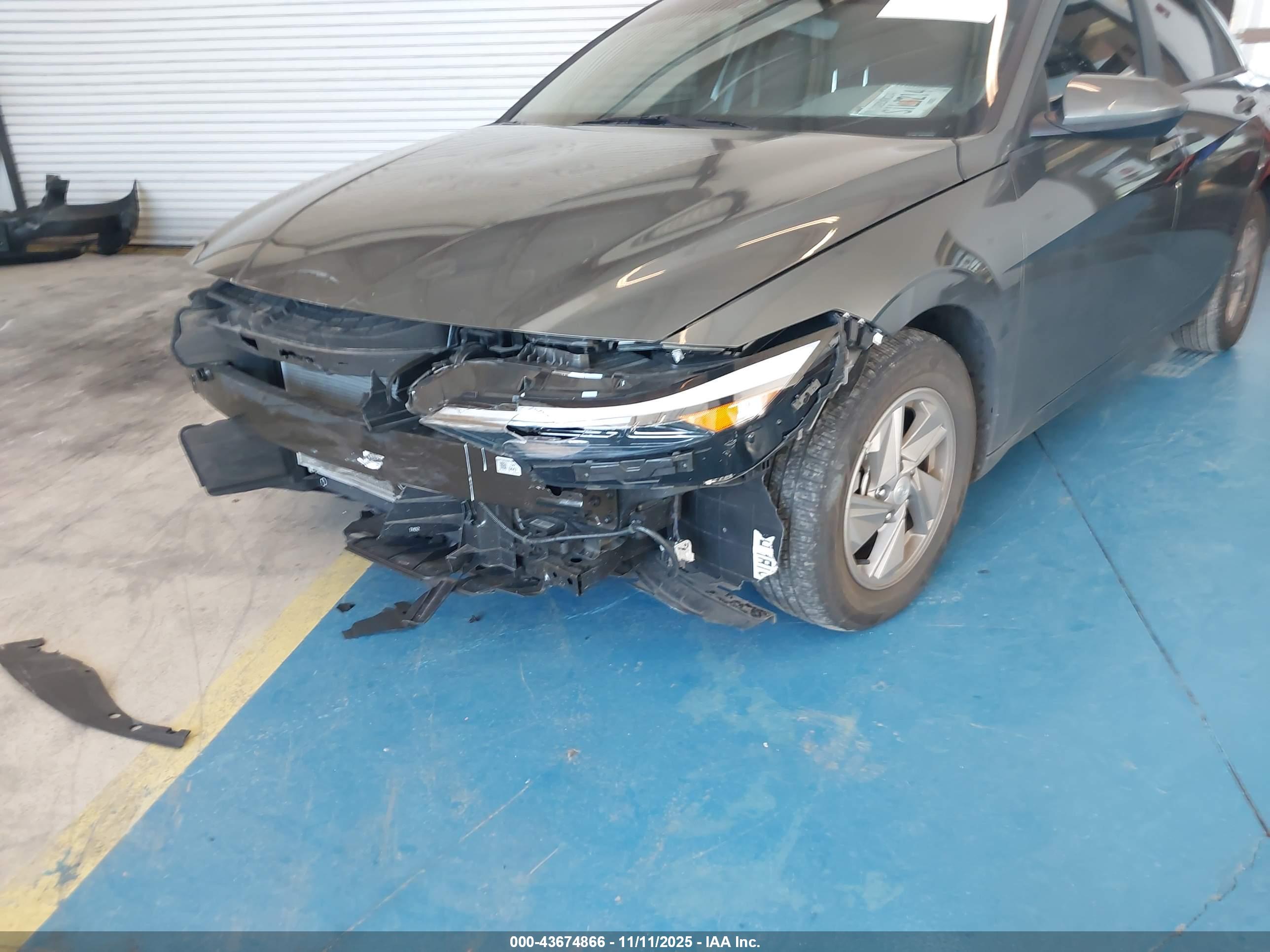 HYUNDAI ELANTRA image 6