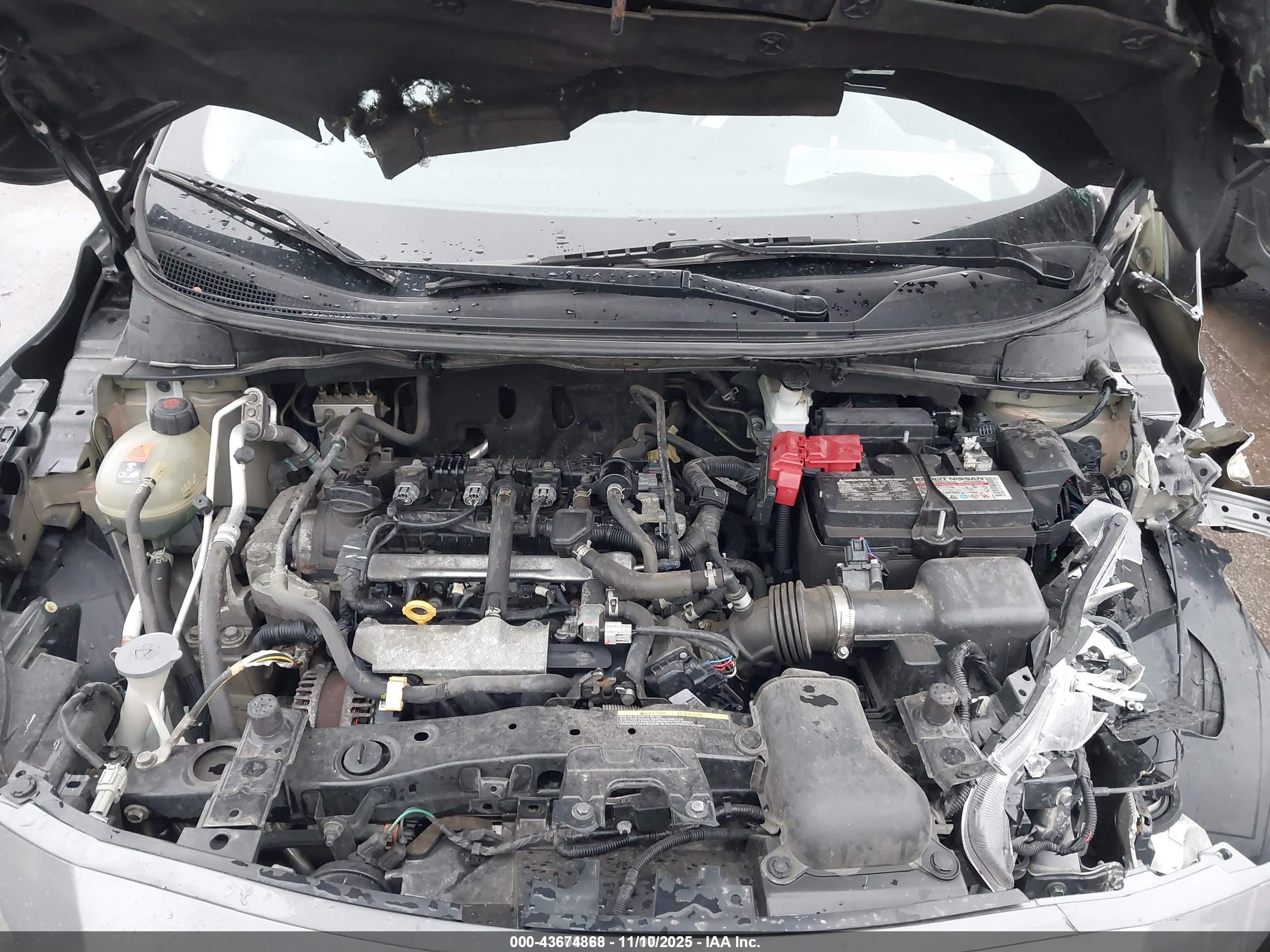 NISSAN VERSA image 10