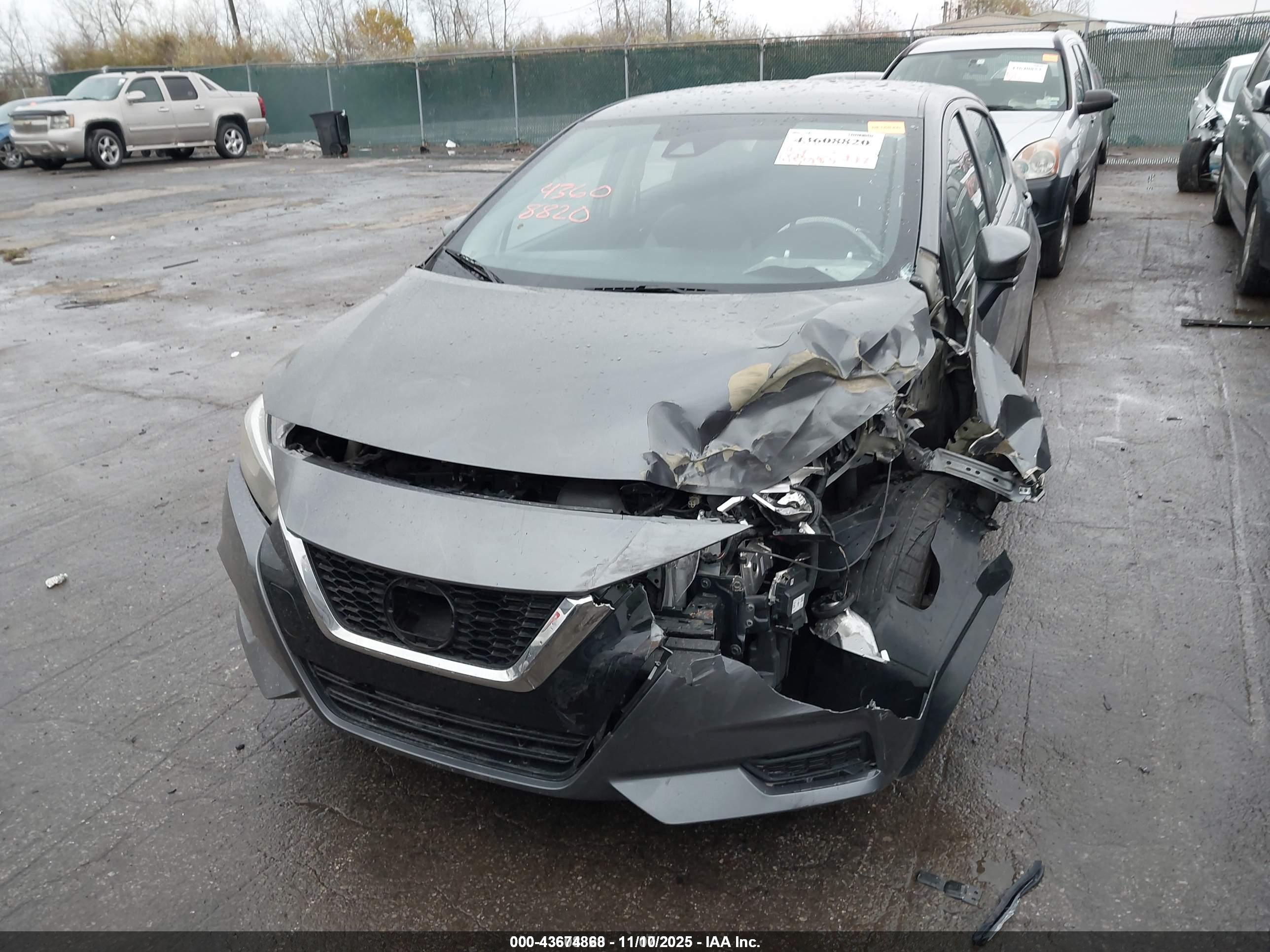 NISSAN VERSA image 6