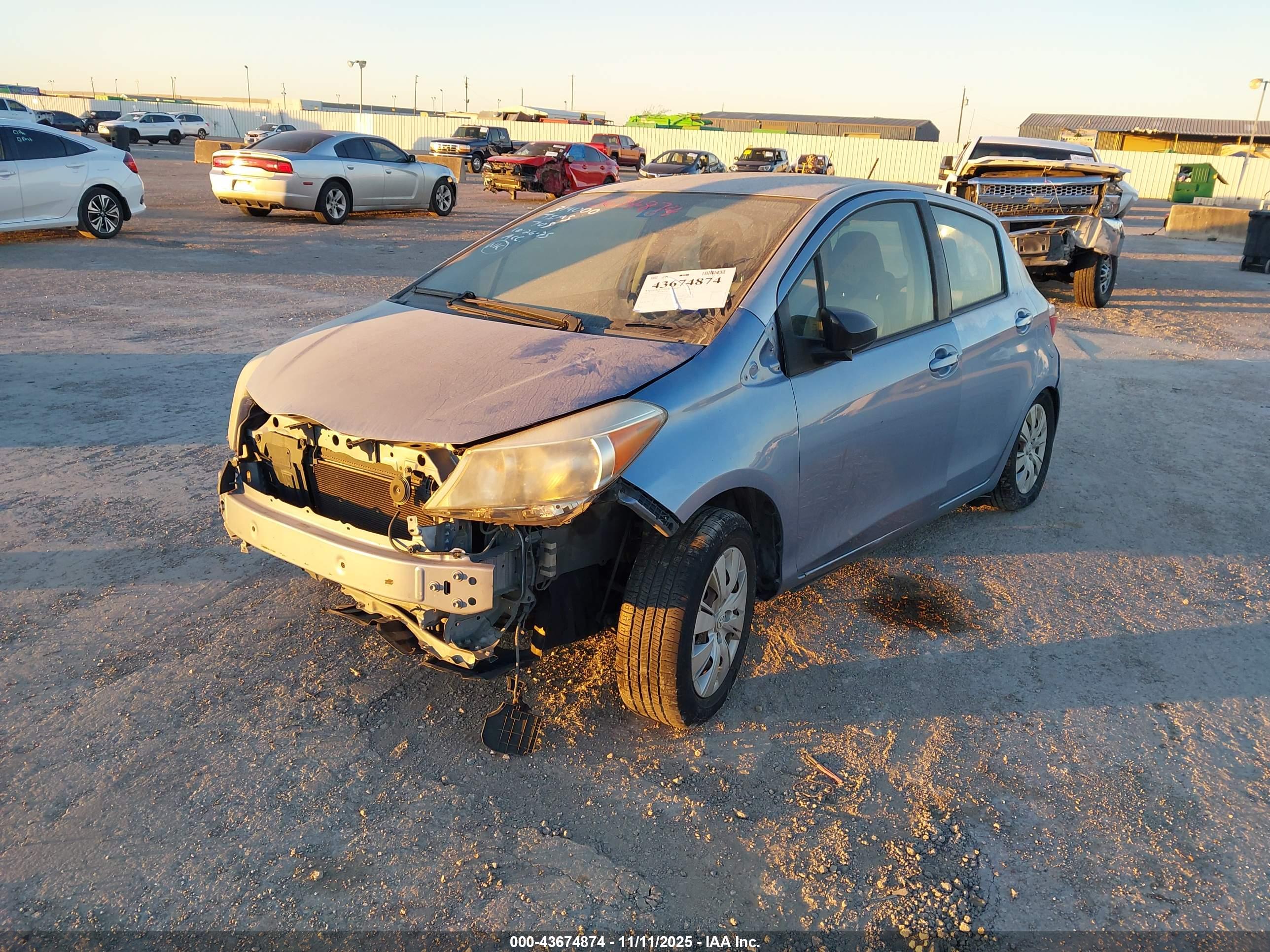 TOYOTA YARIS image 2