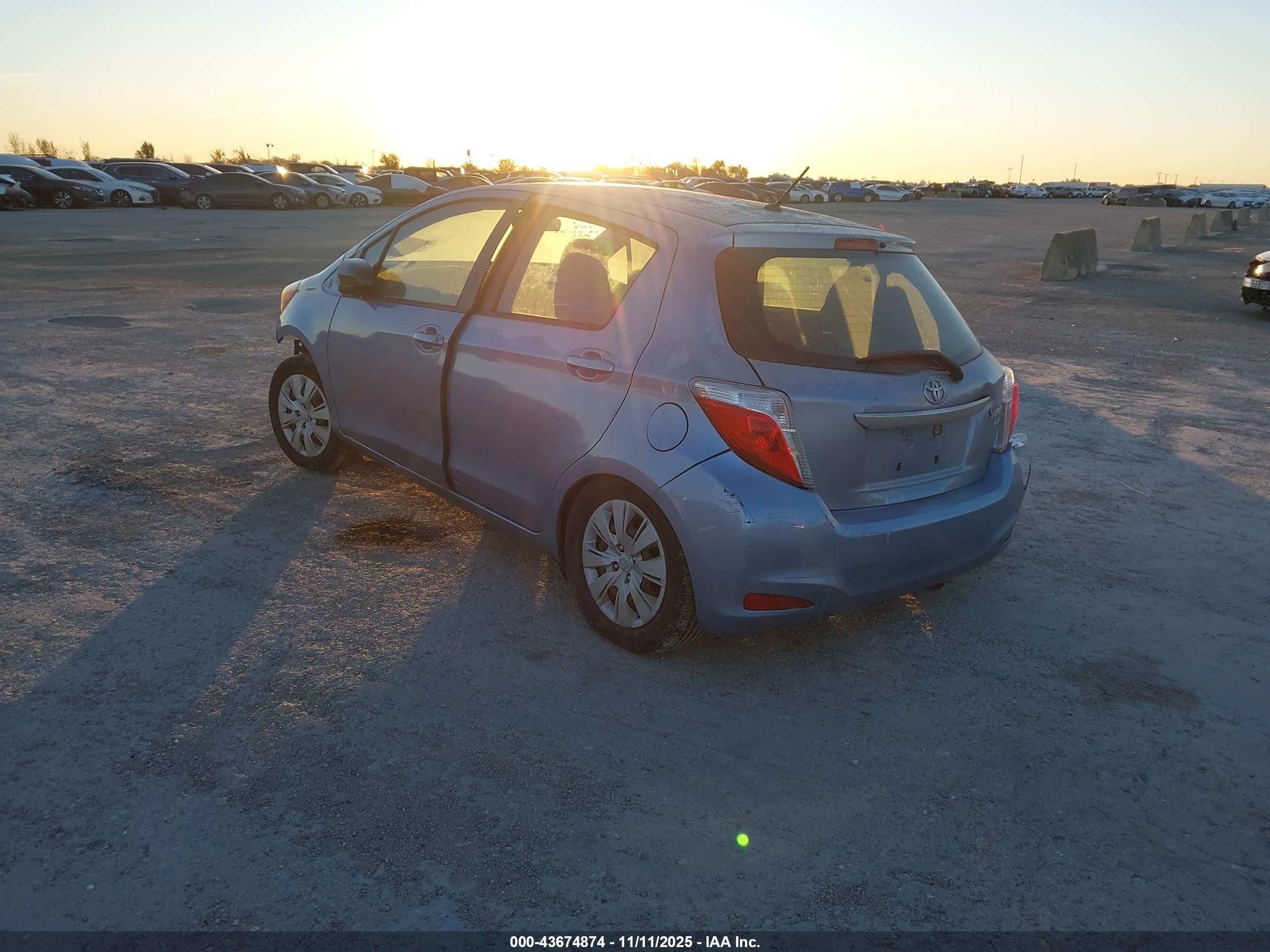 TOYOTA YARIS image 3