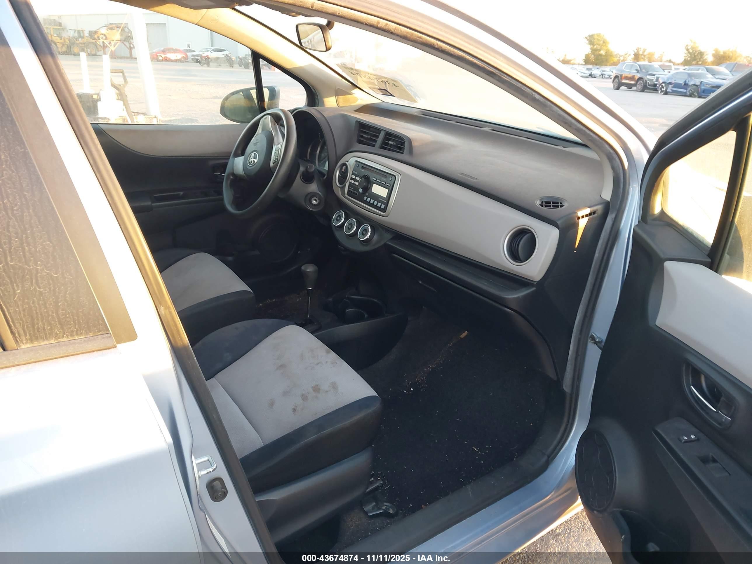 TOYOTA YARIS image 5