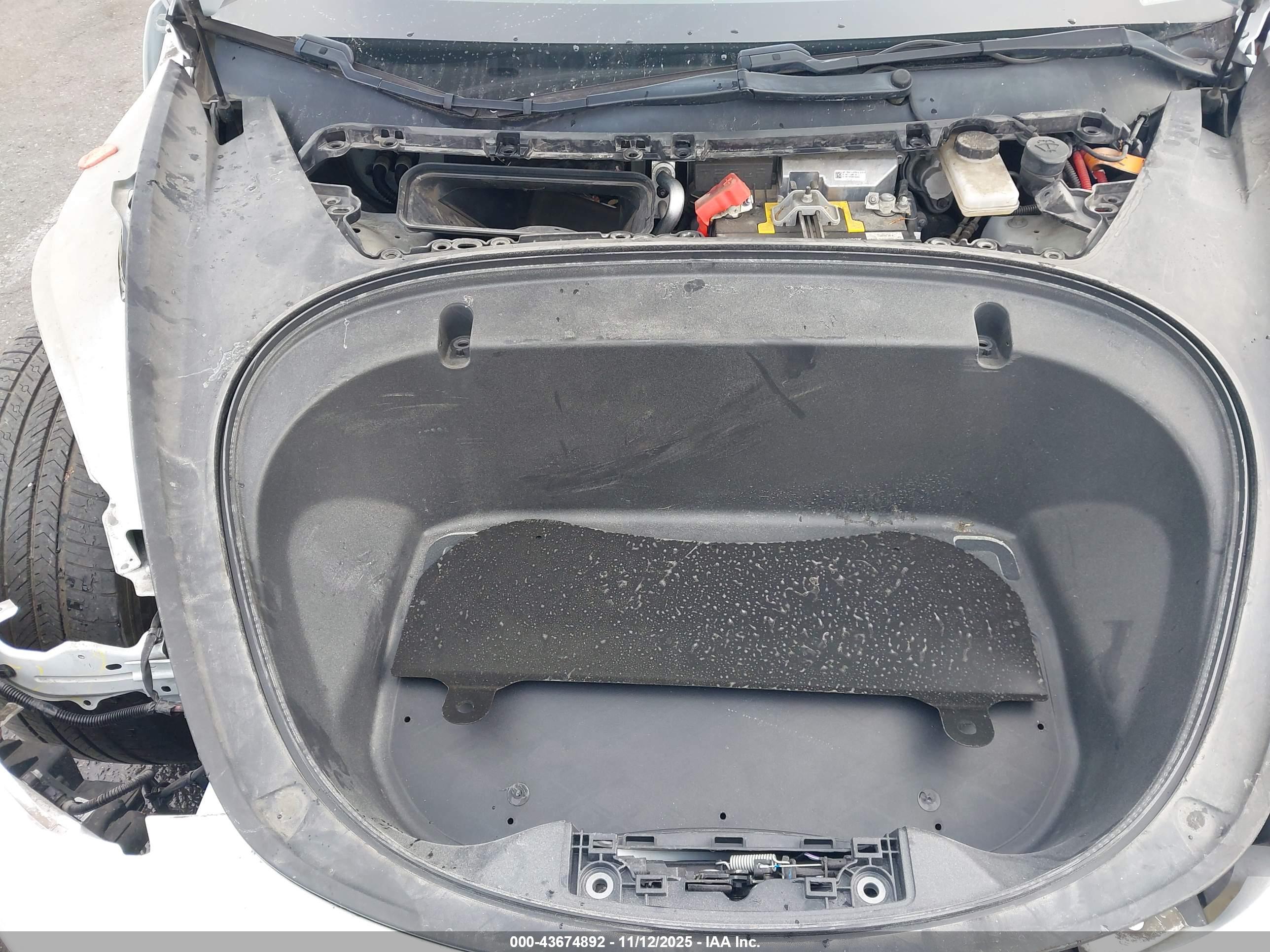 TESLA MODEL image 10