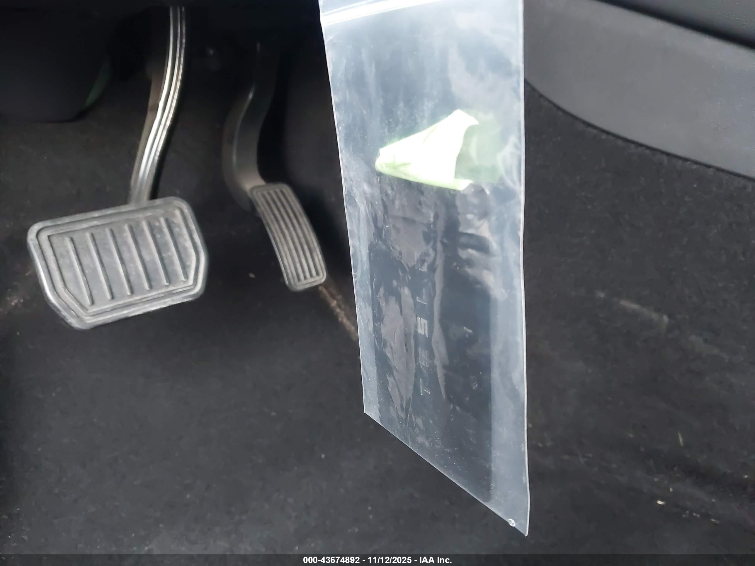 TESLA MODEL image 11