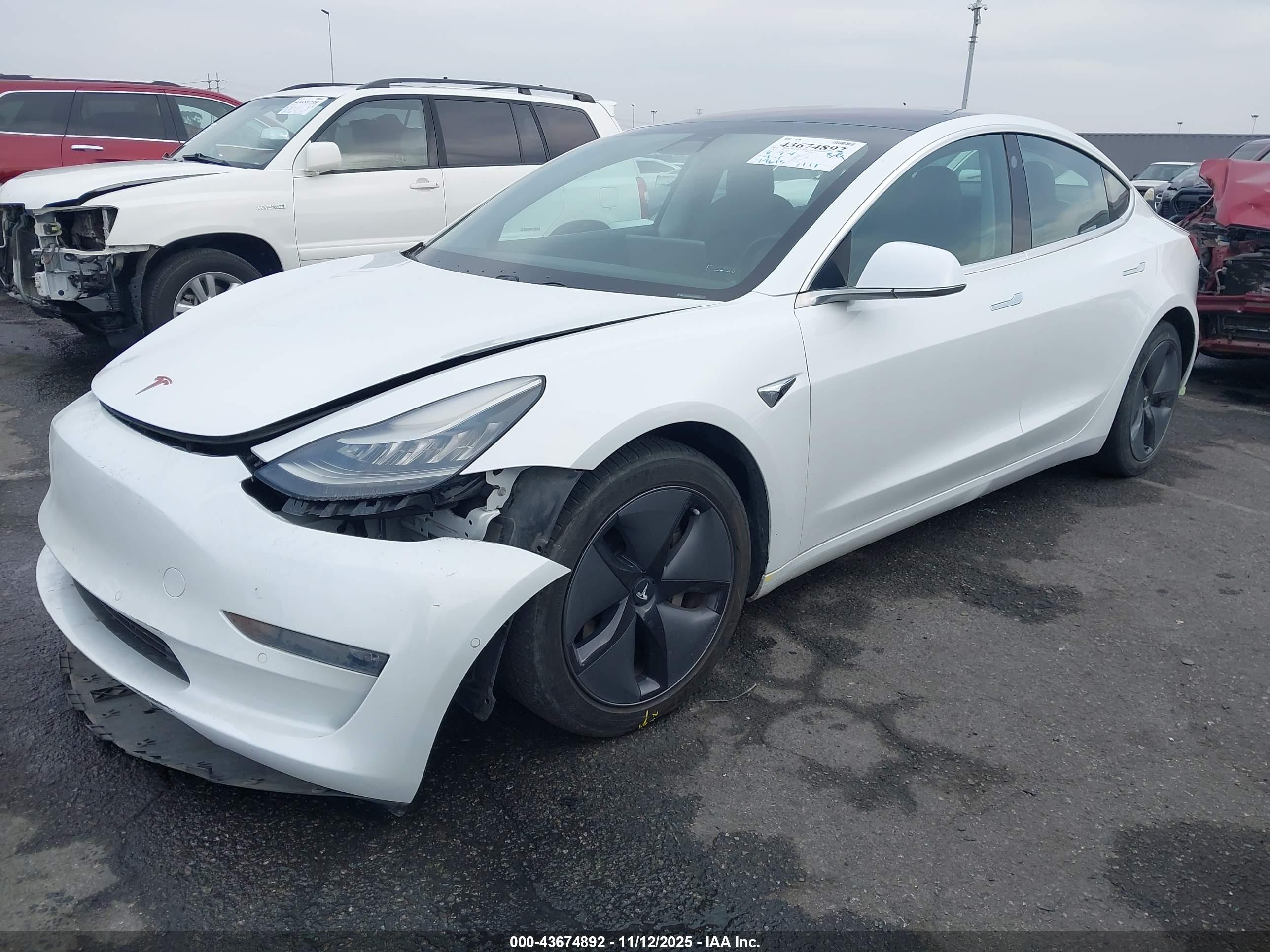TESLA MODEL image 2