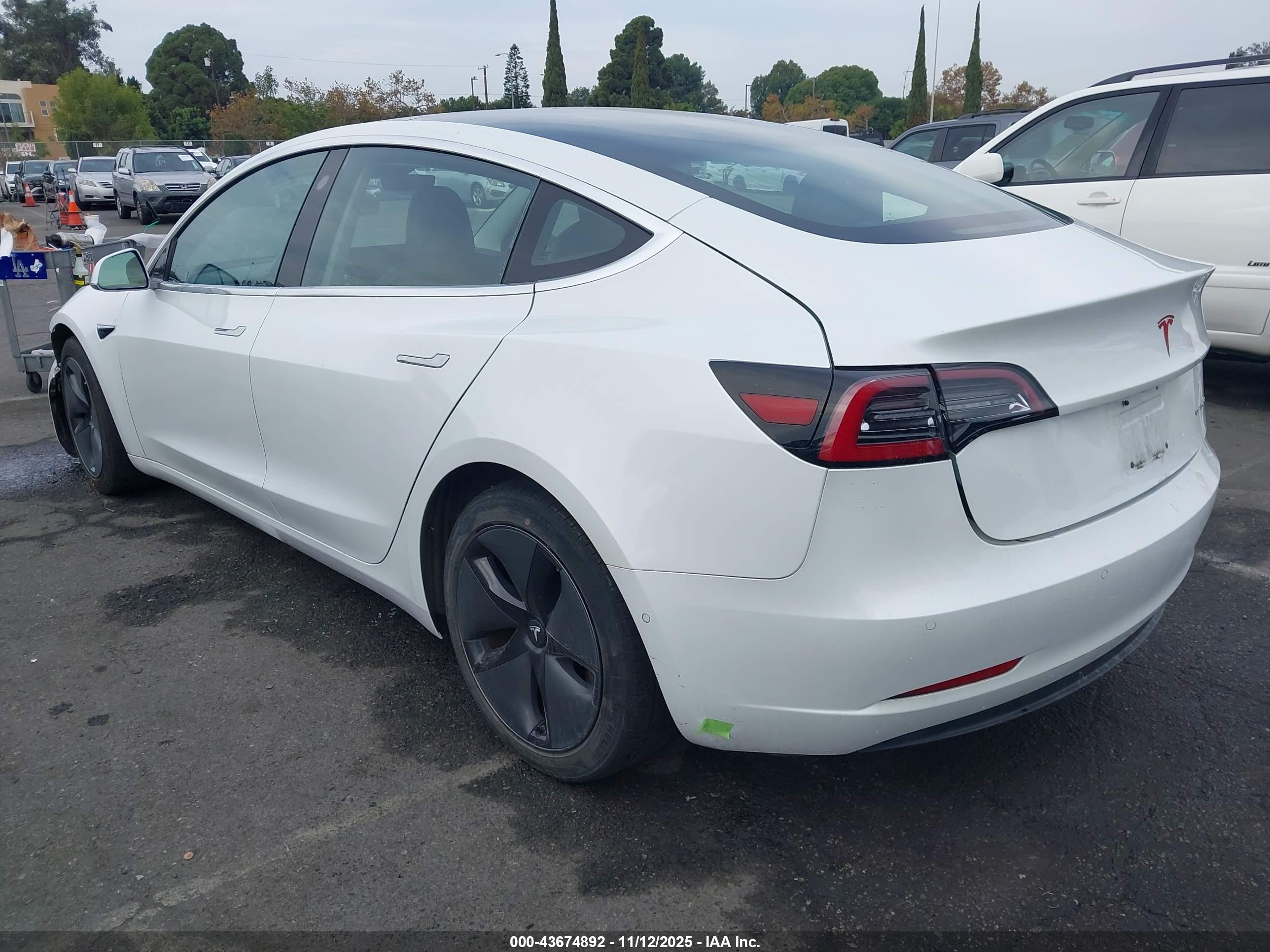 TESLA MODEL image 3