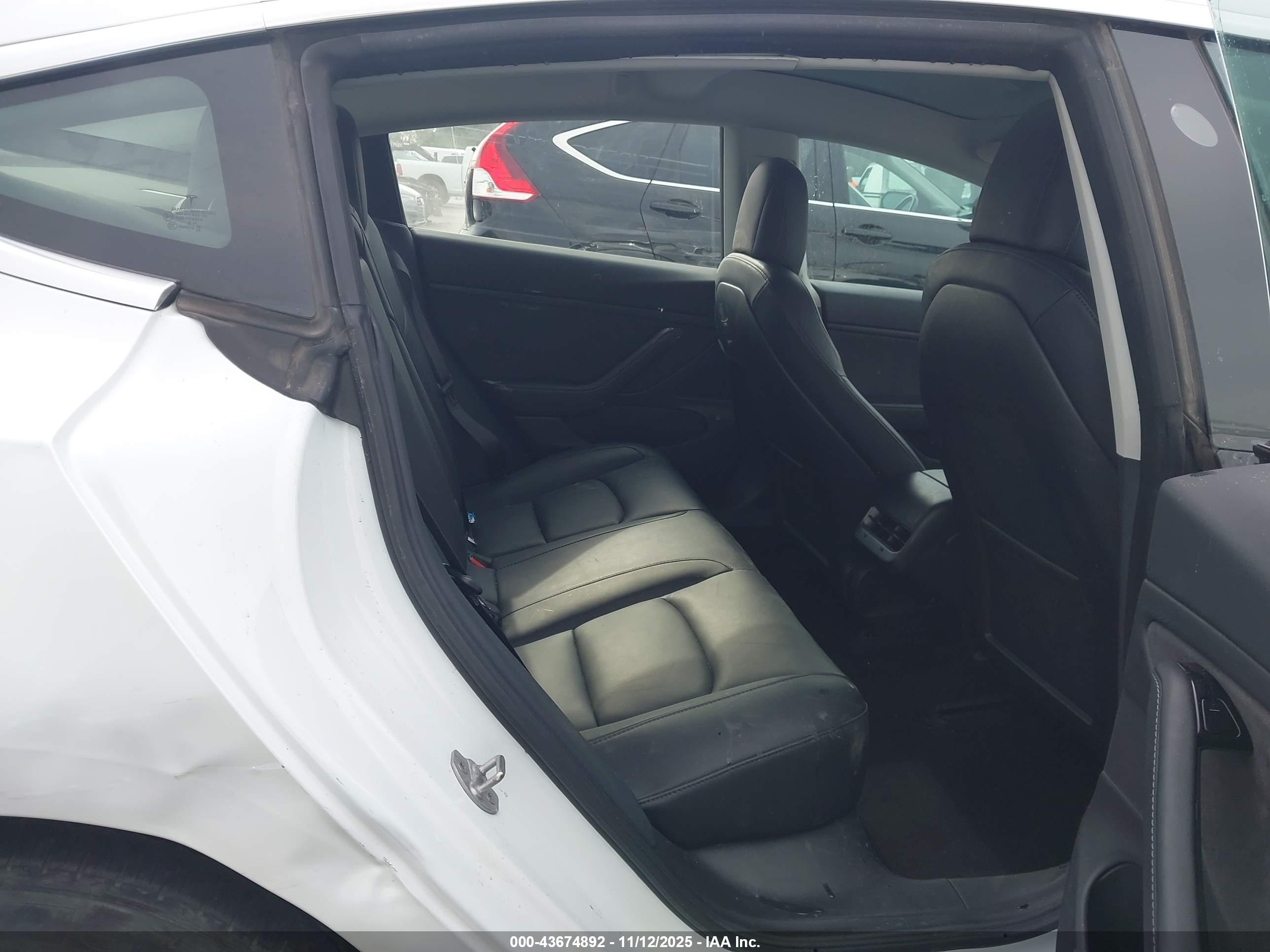 TESLA MODEL image 8