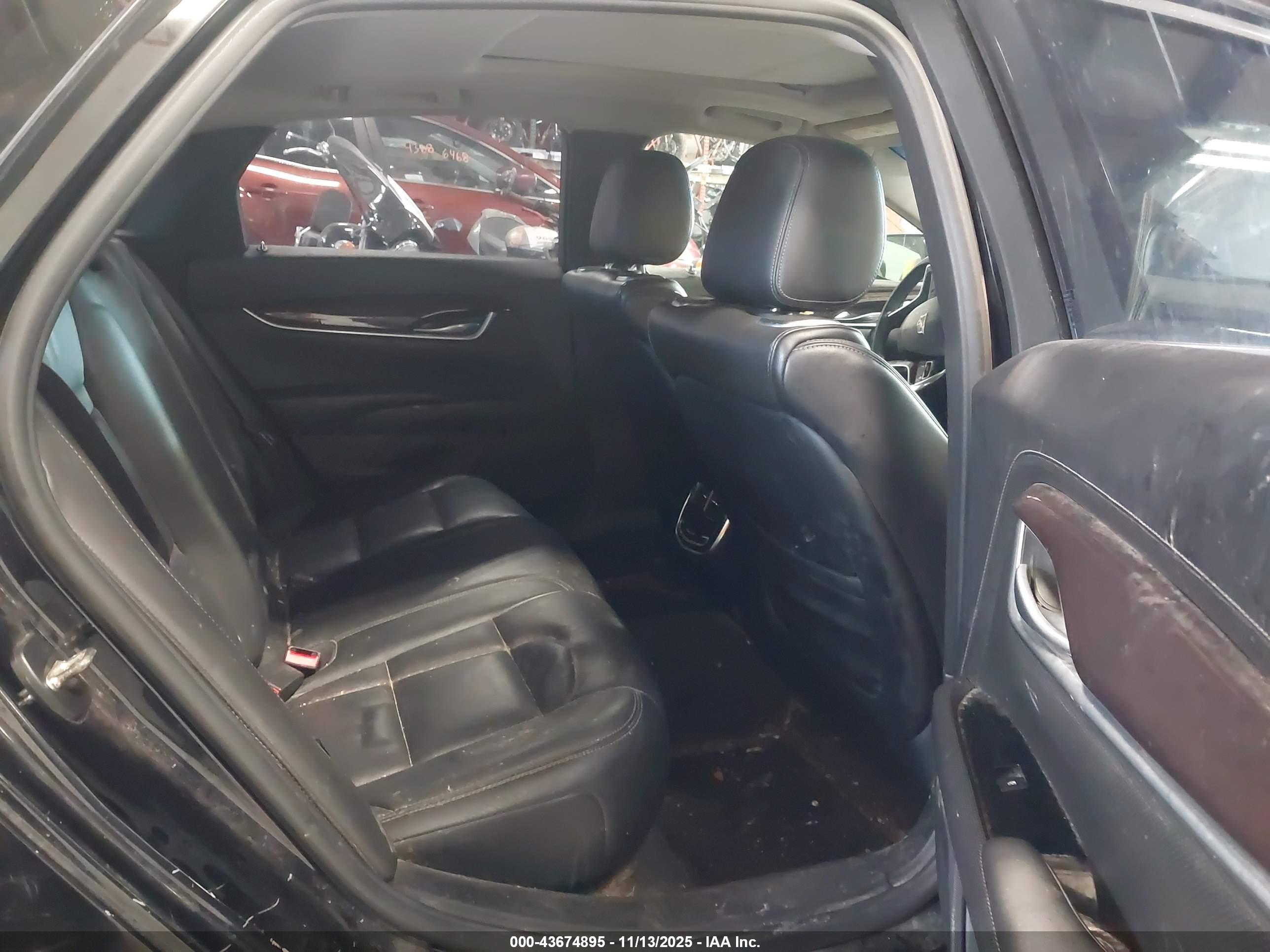 CADILLAC XTS image 8