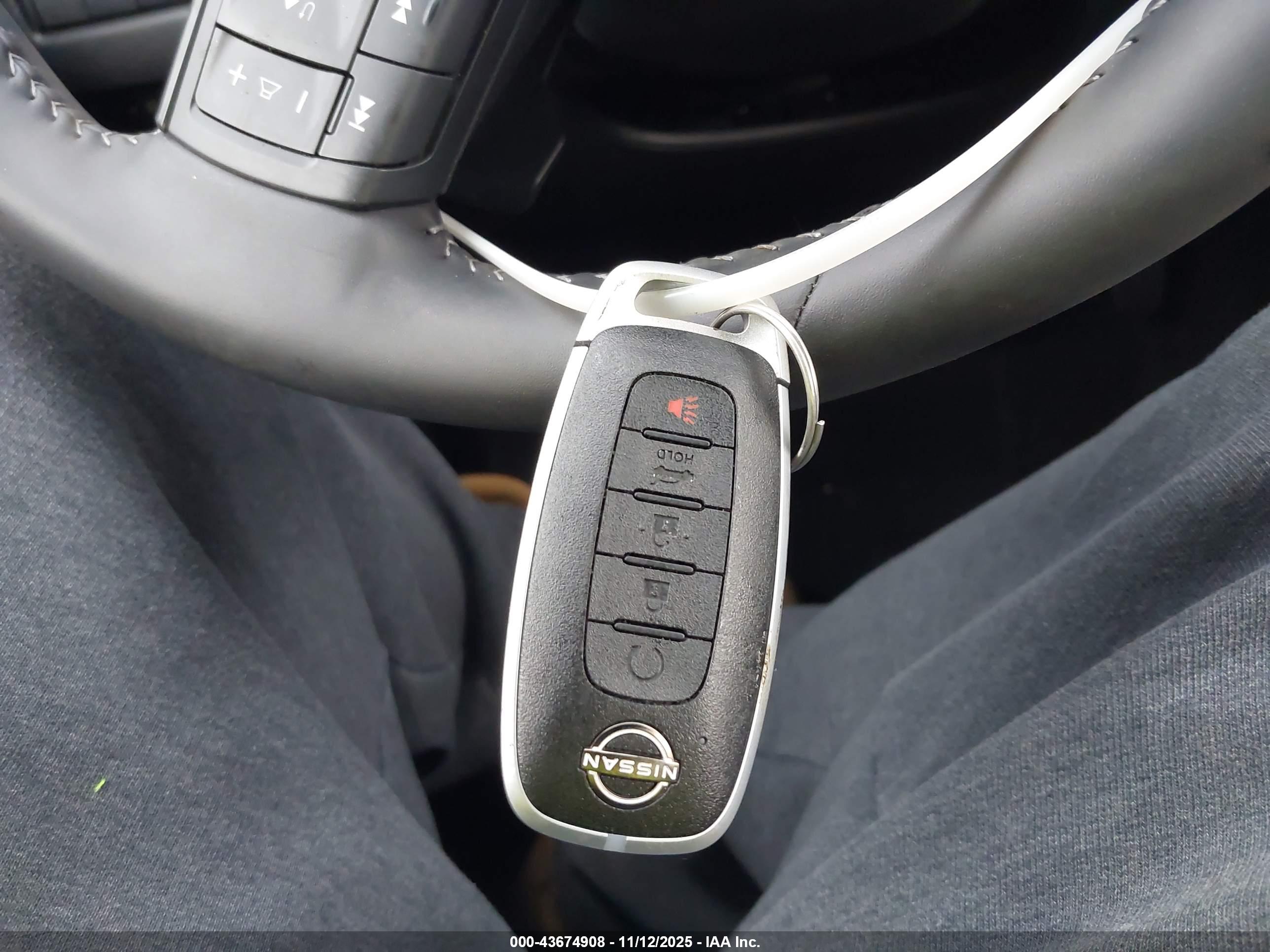 NISSAN ROGUE image 11
