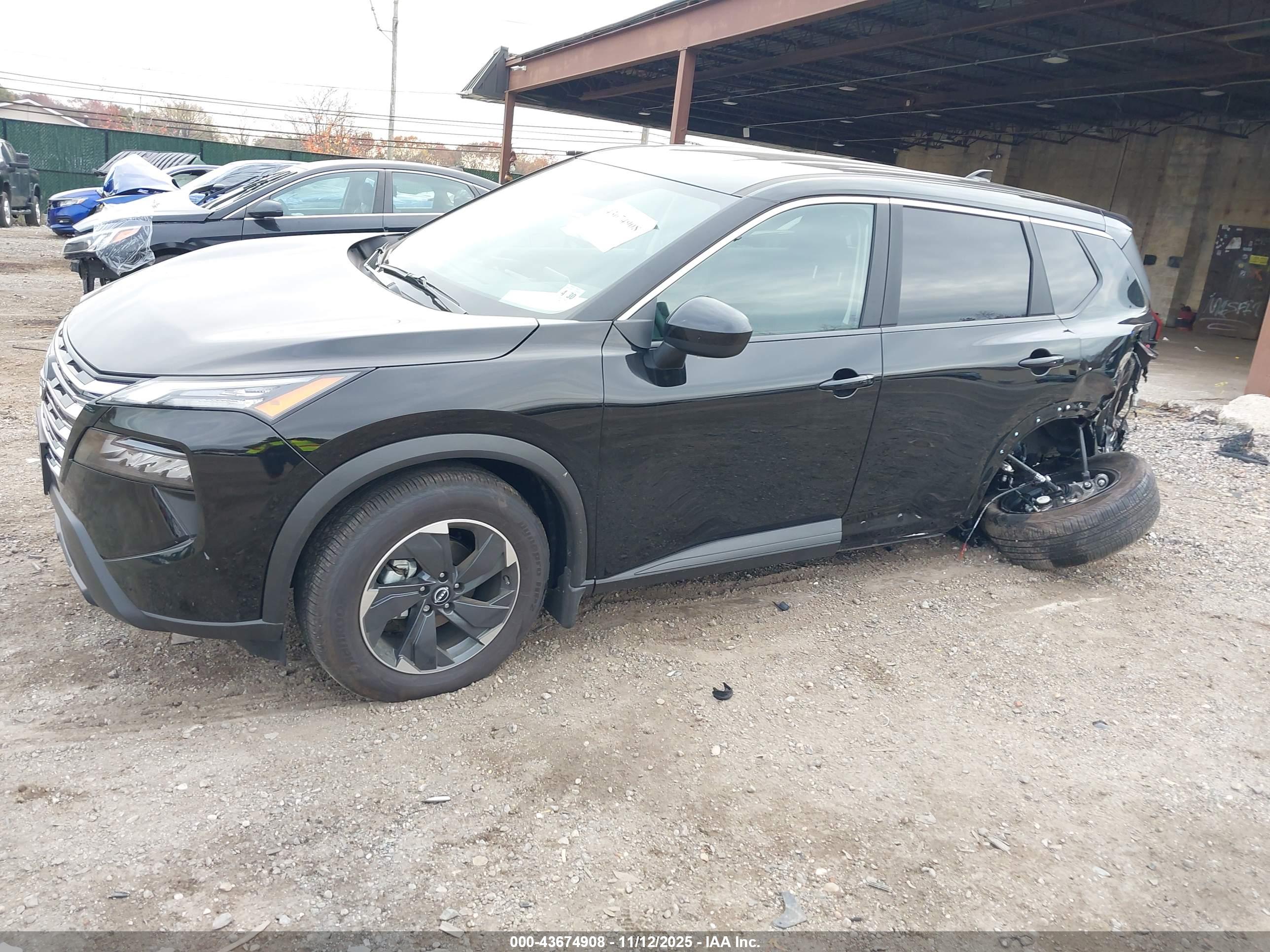 NISSAN ROGUE image 2