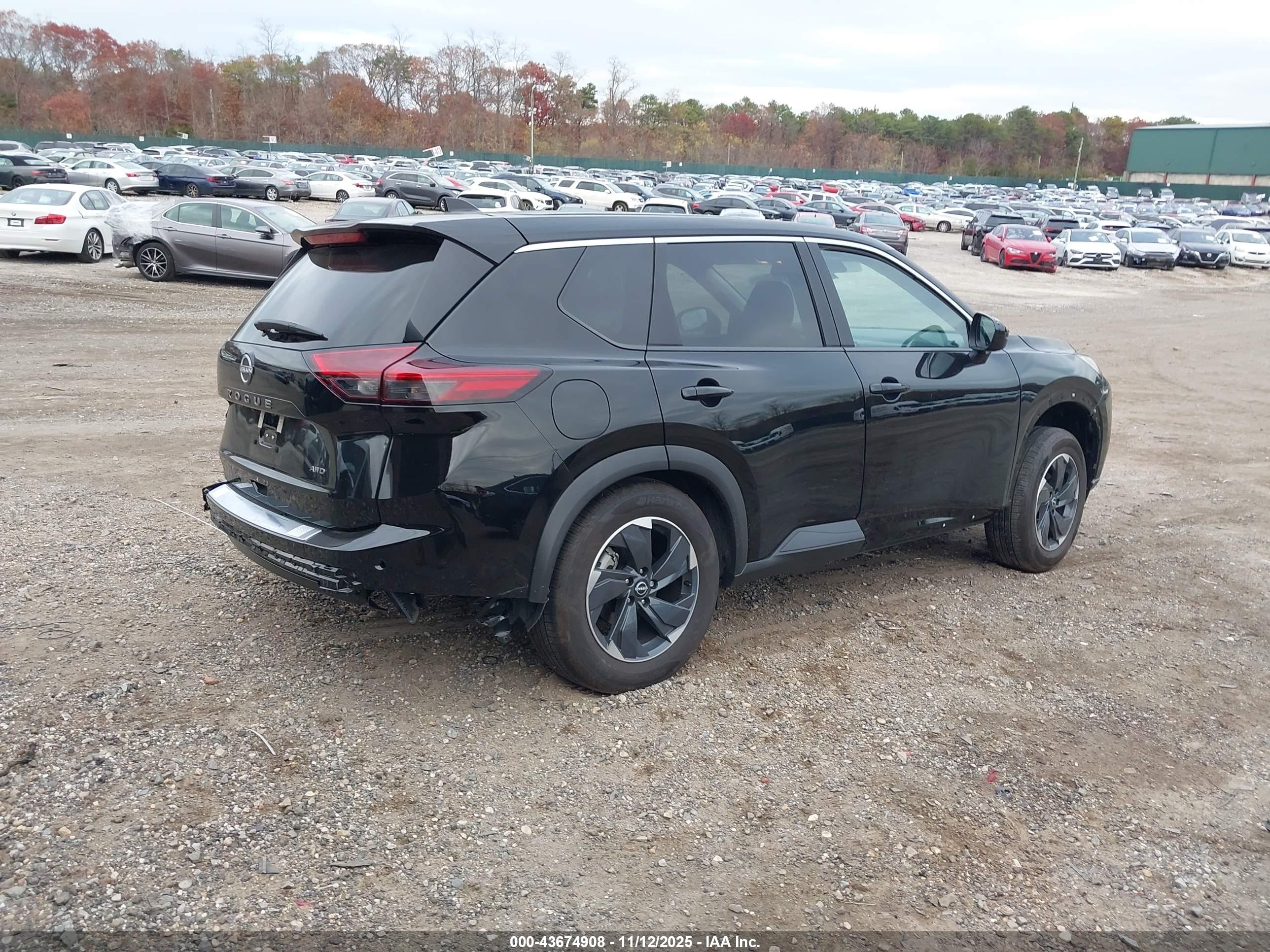 NISSAN ROGUE image 4