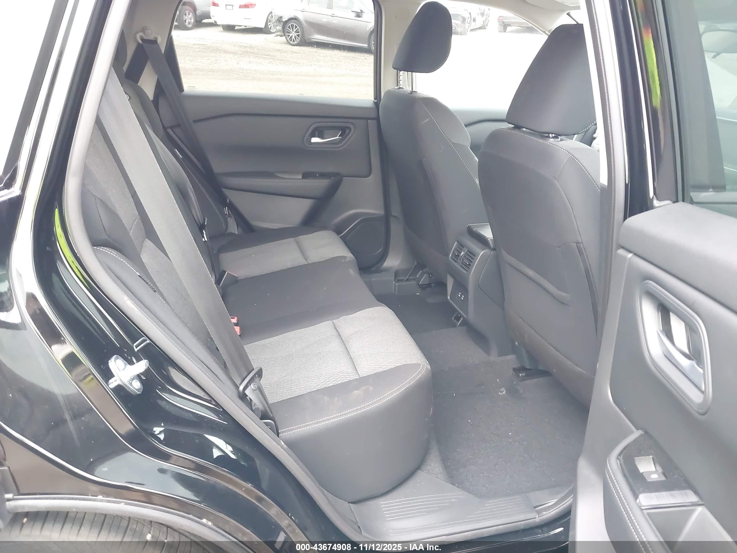 NISSAN ROGUE image 8