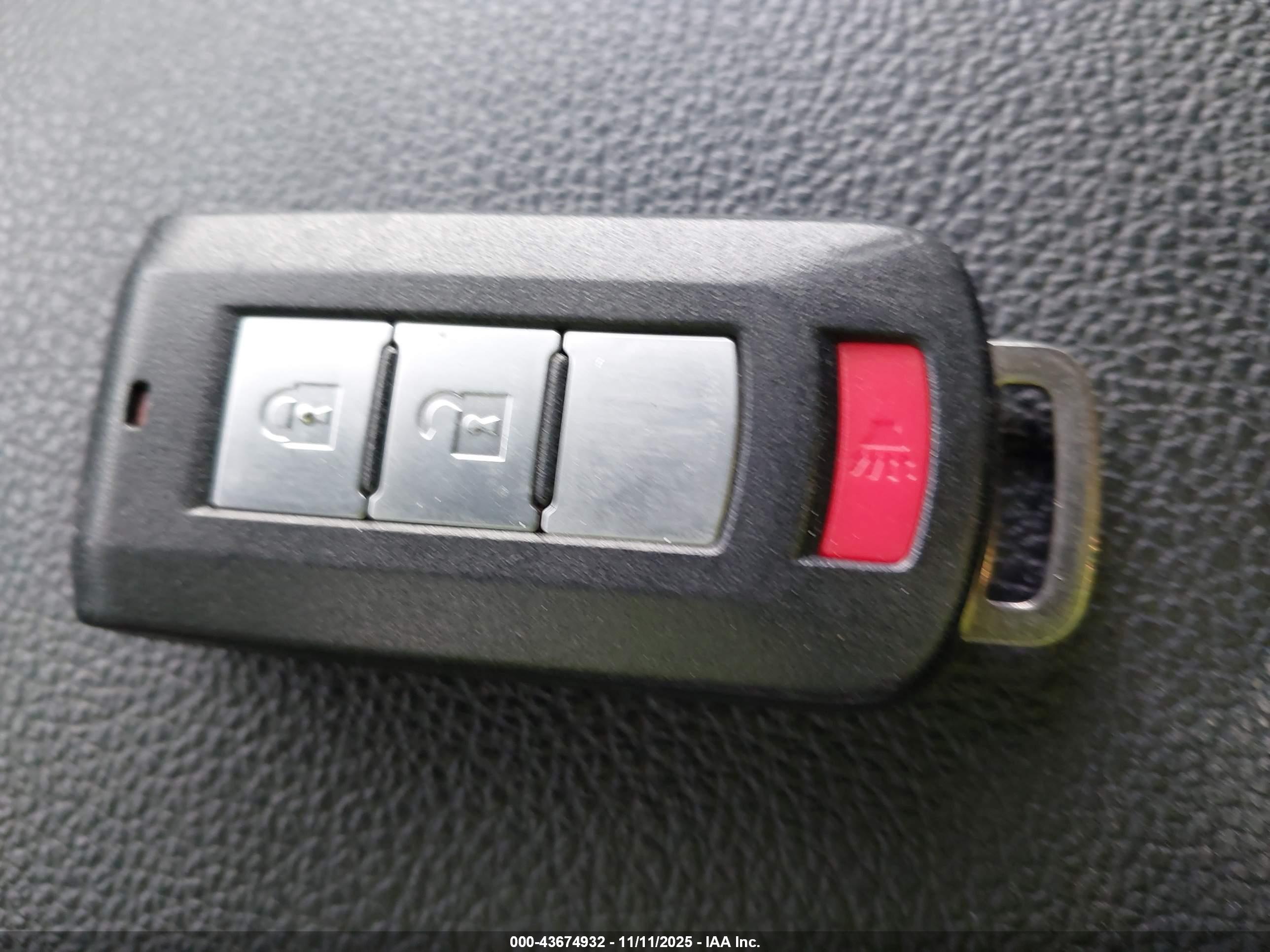 MITSUBISHI OUTLANDER image 11