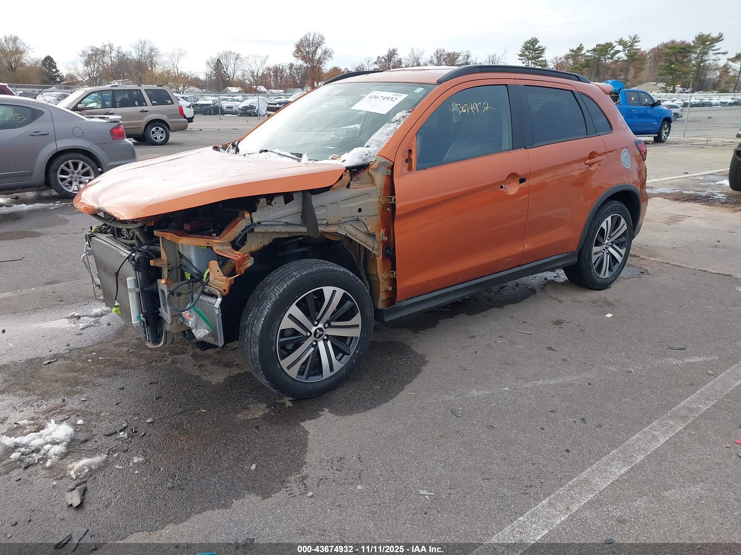 MITSUBISHI OUTLANDER image 2