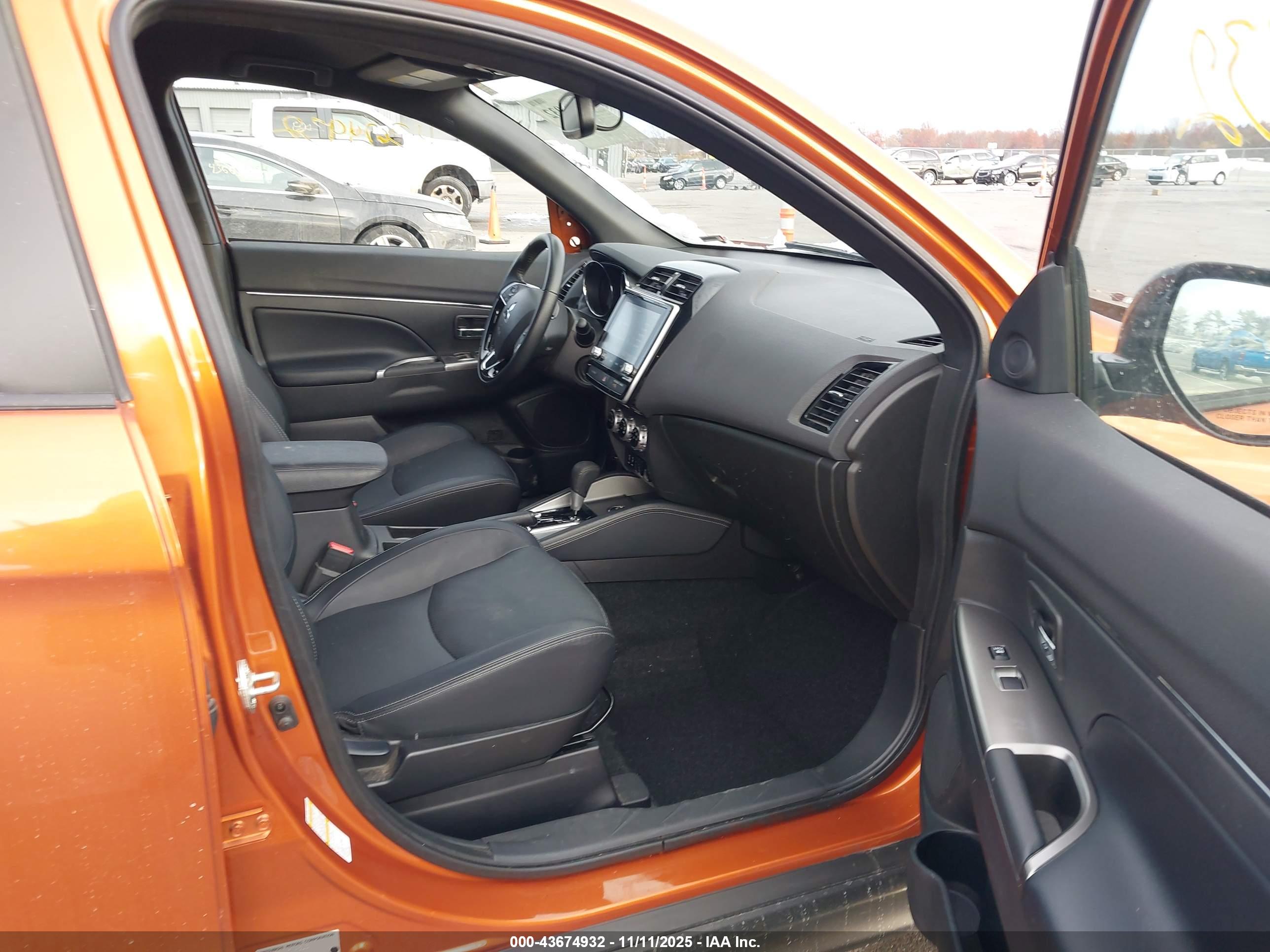 MITSUBISHI OUTLANDER image 5