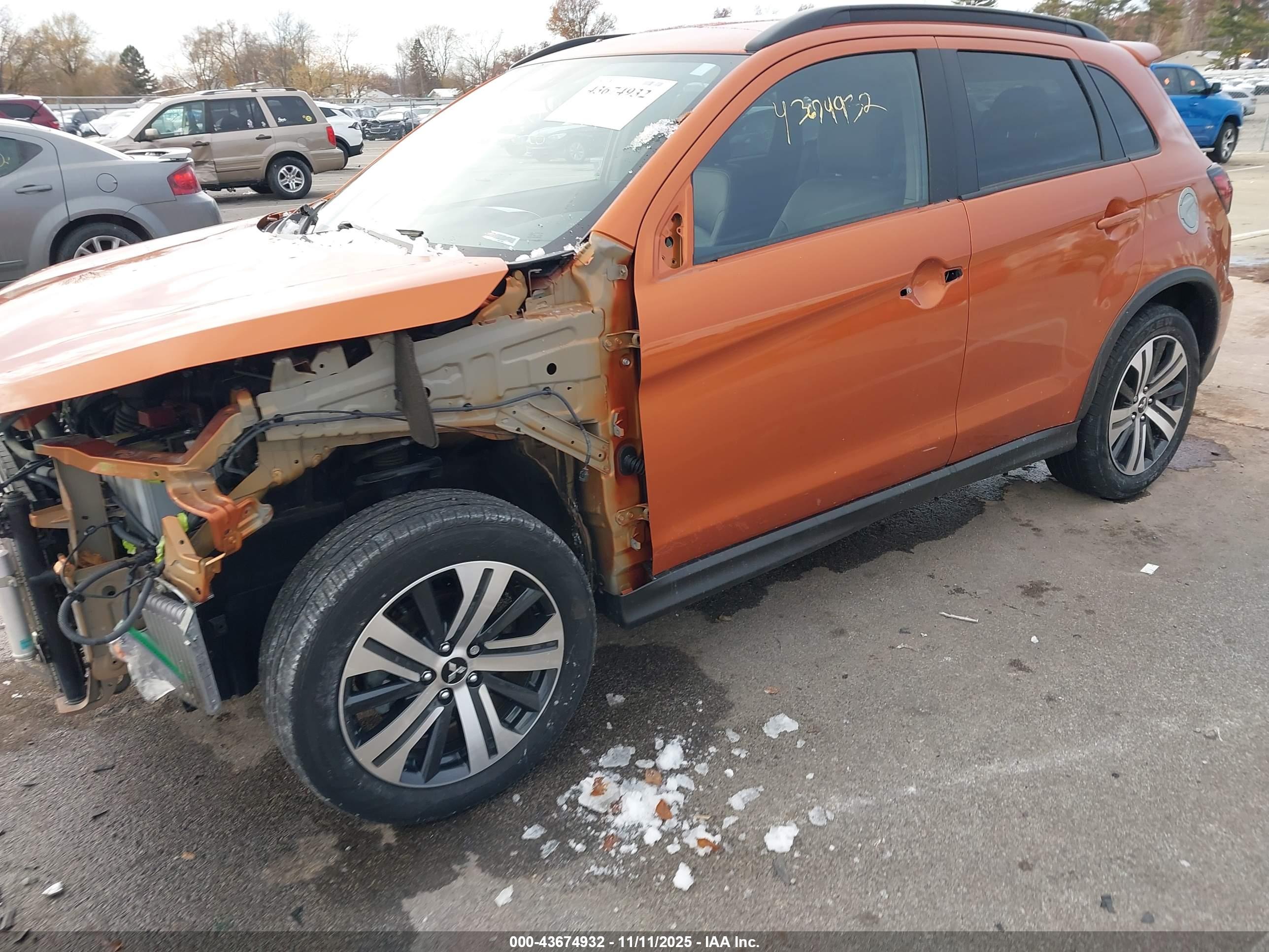 MITSUBISHI OUTLANDER image 6