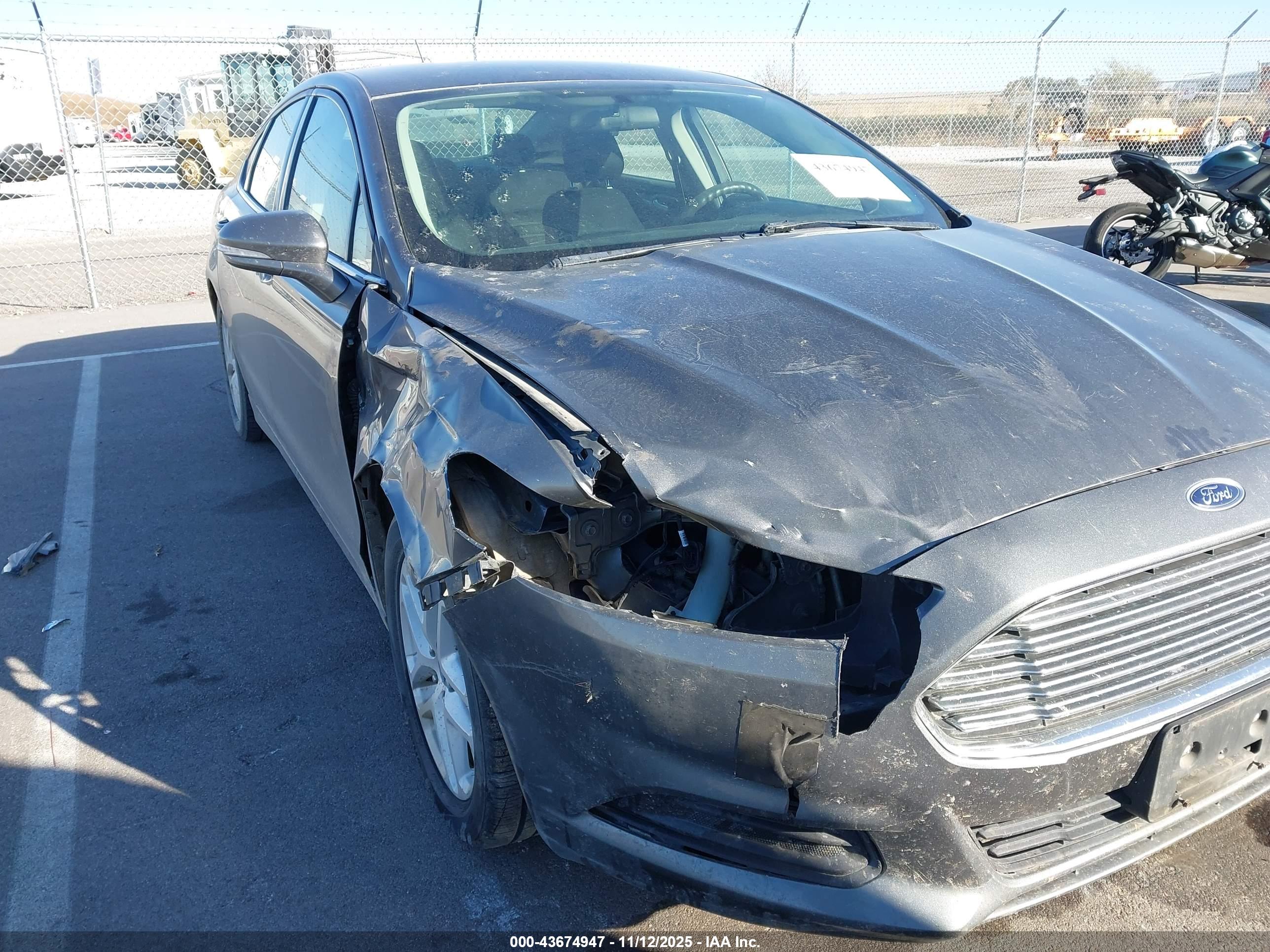 FORD FUSION image 6