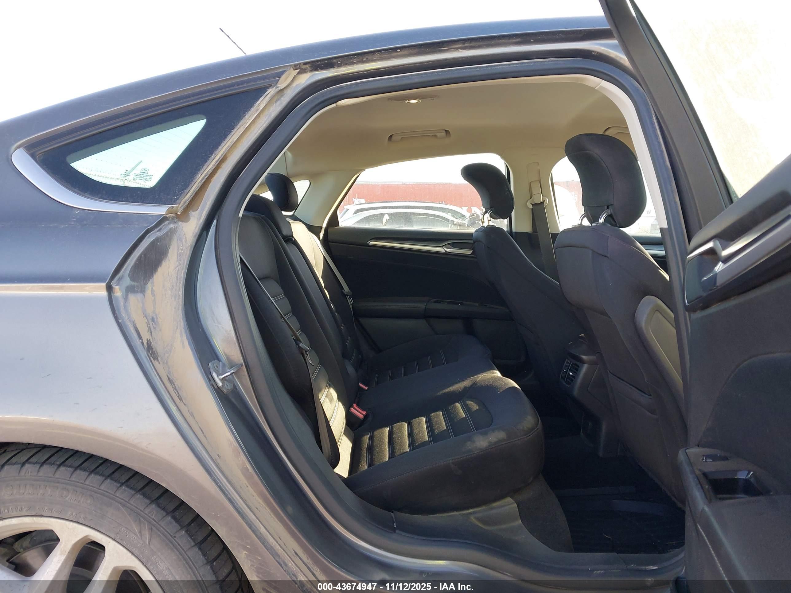 FORD FUSION image 8