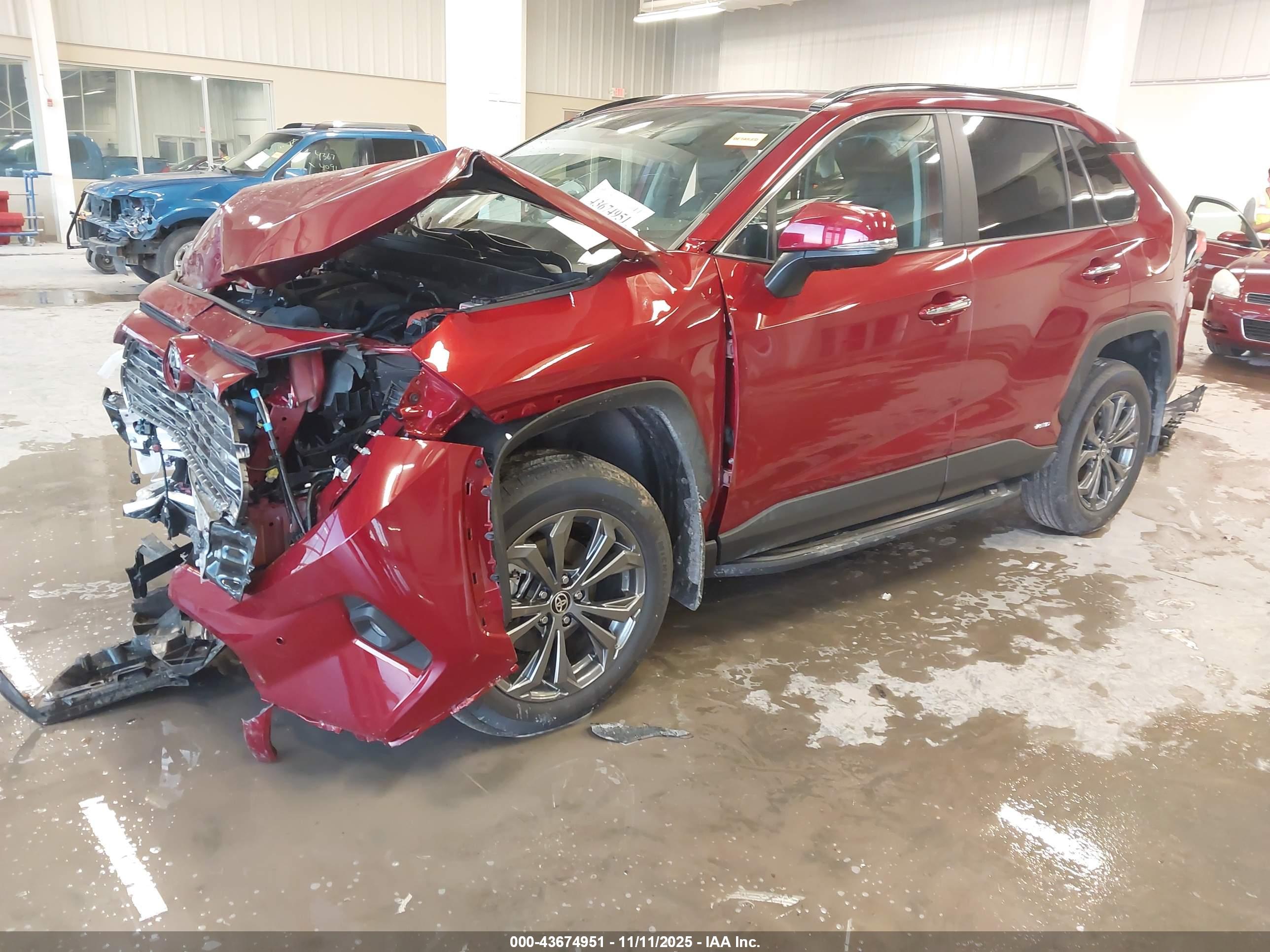 TOYOTA RAV4 image 2