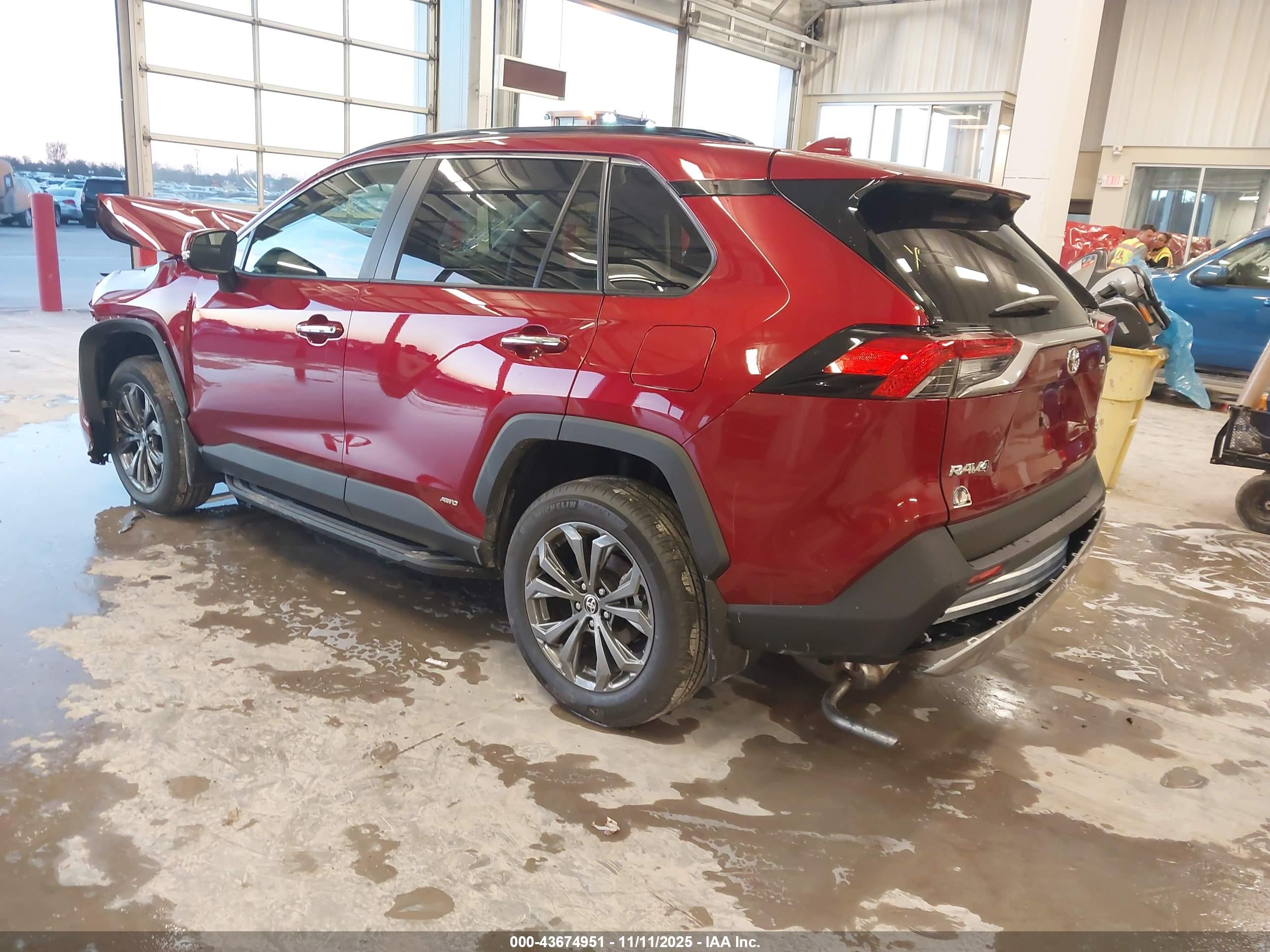 TOYOTA RAV4 image 3