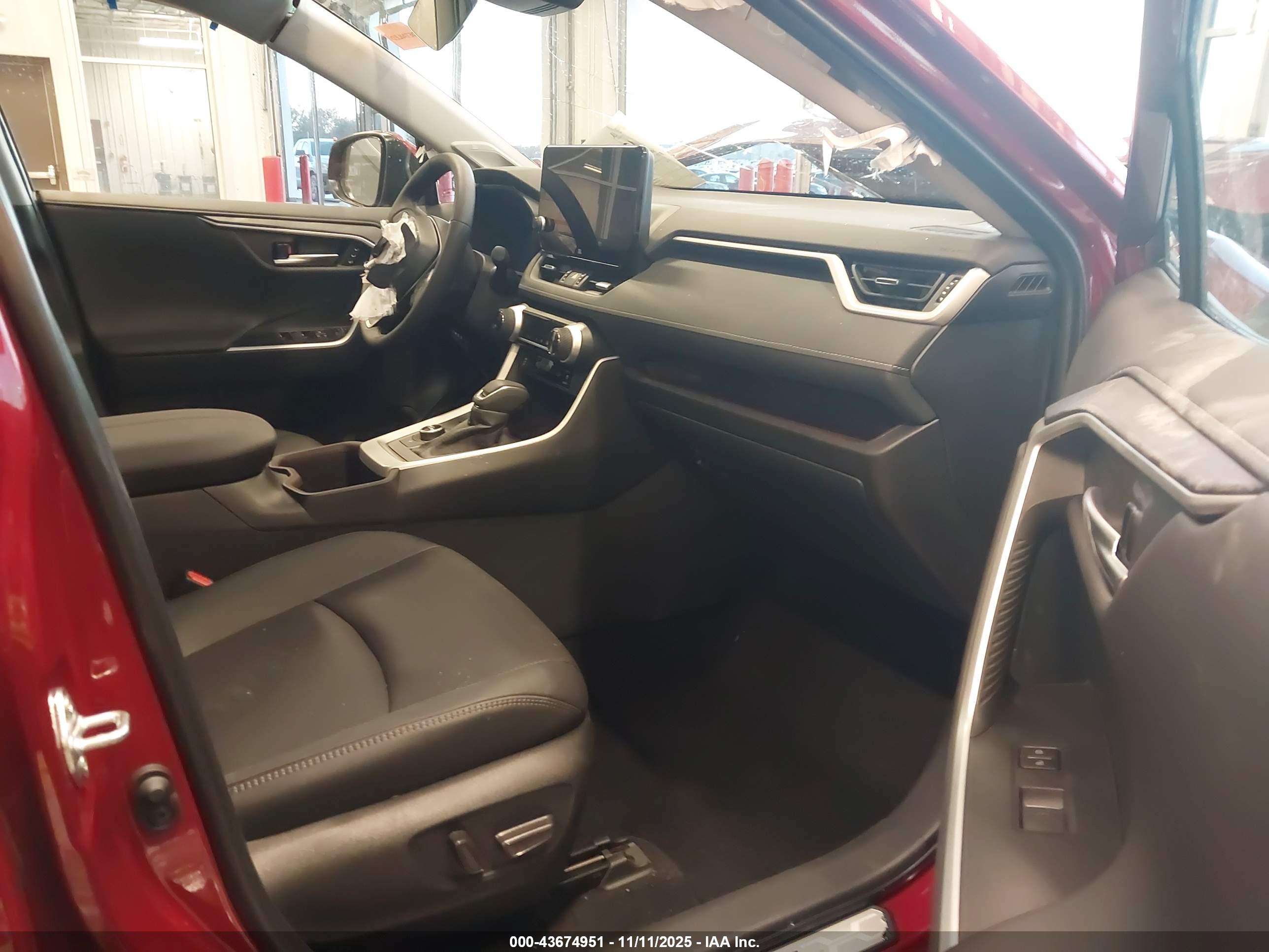 TOYOTA RAV4 image 5