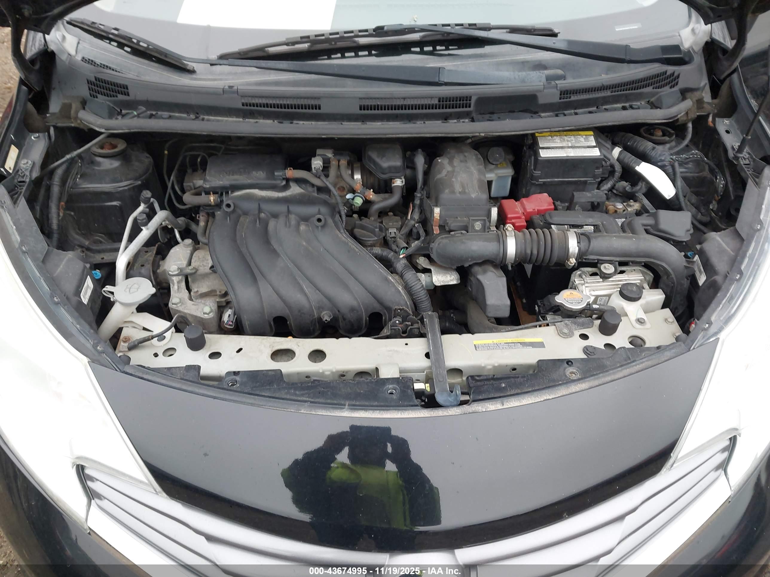 NISSAN VERSA image 10