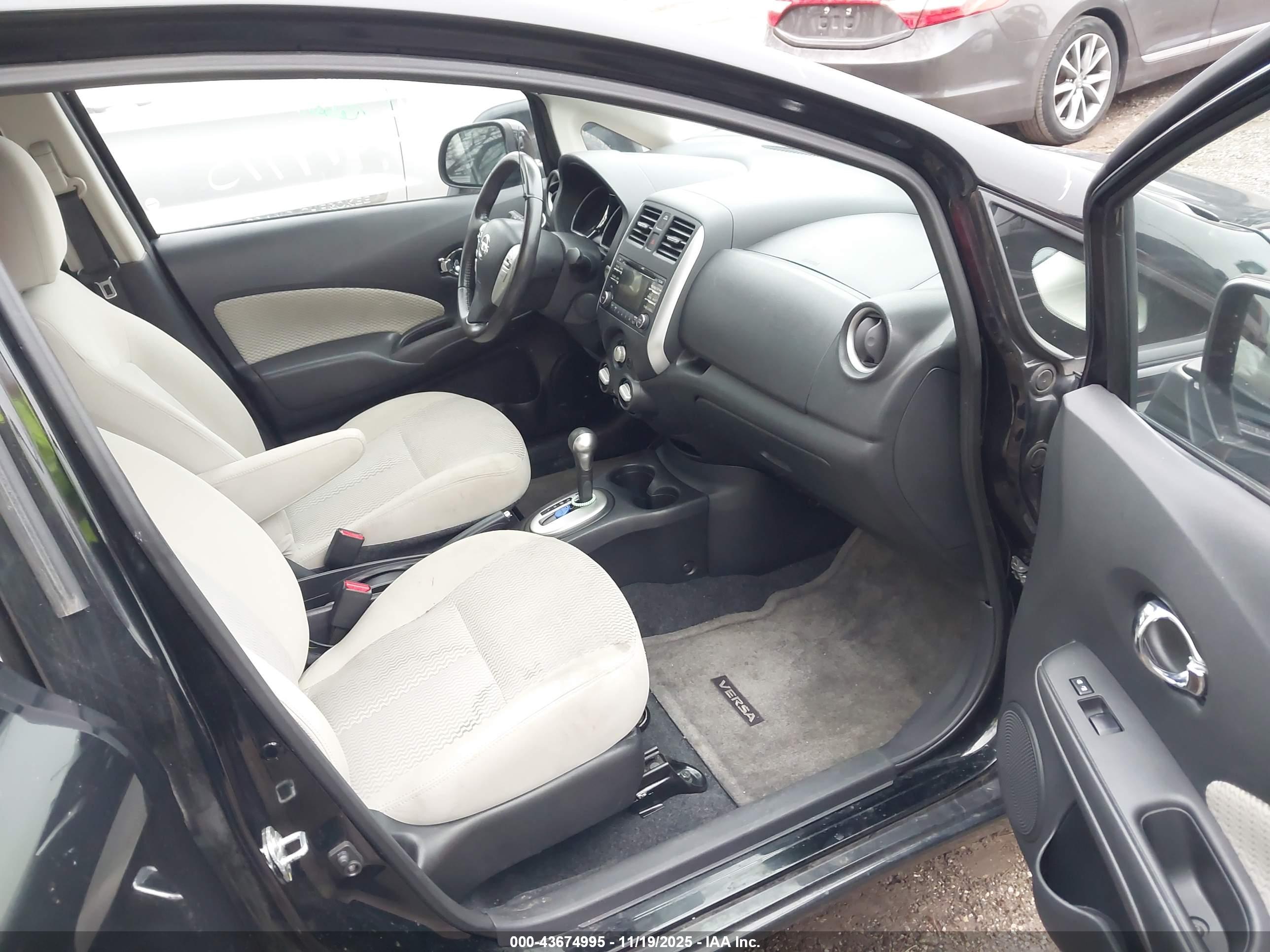 NISSAN VERSA image 5