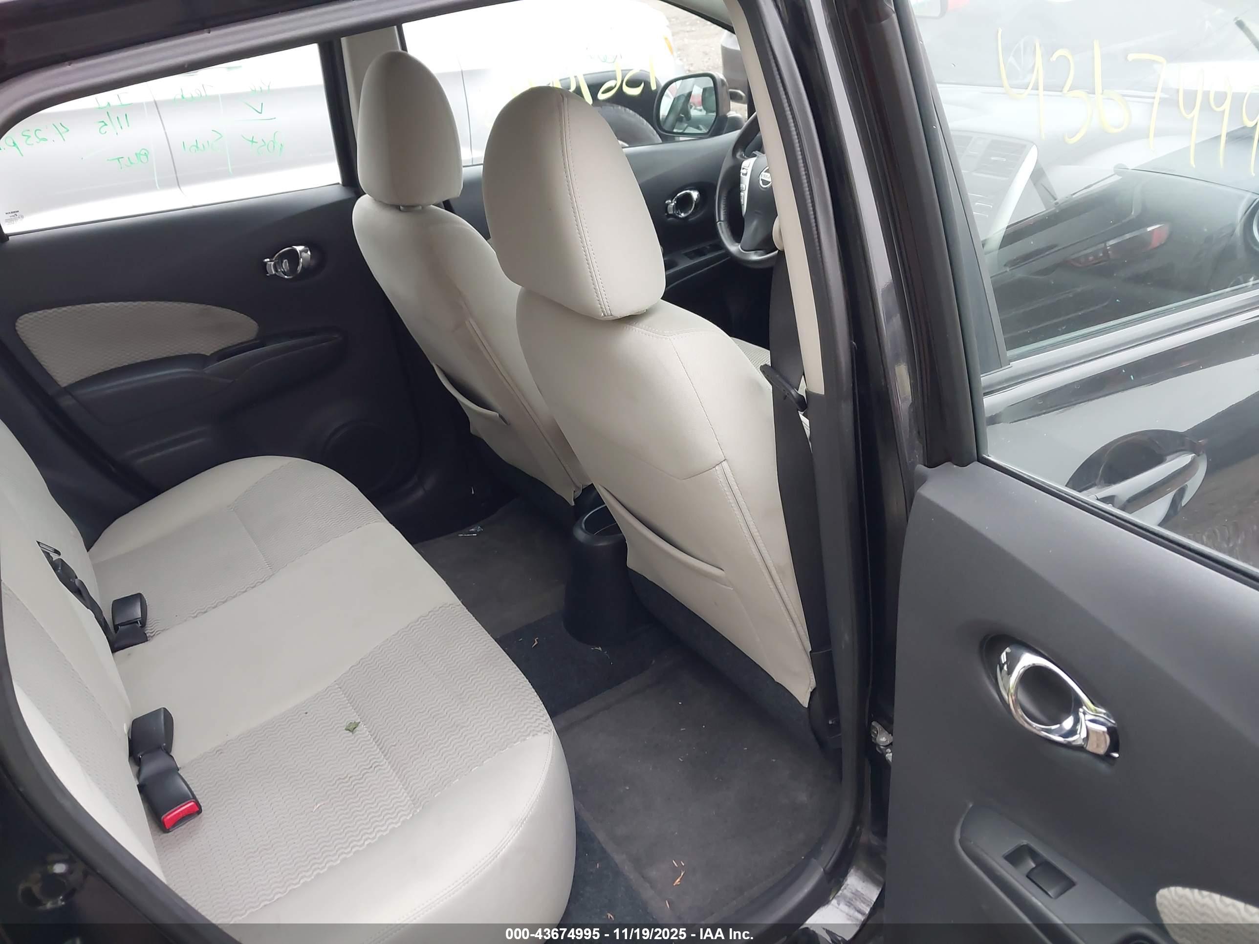 NISSAN VERSA image 8