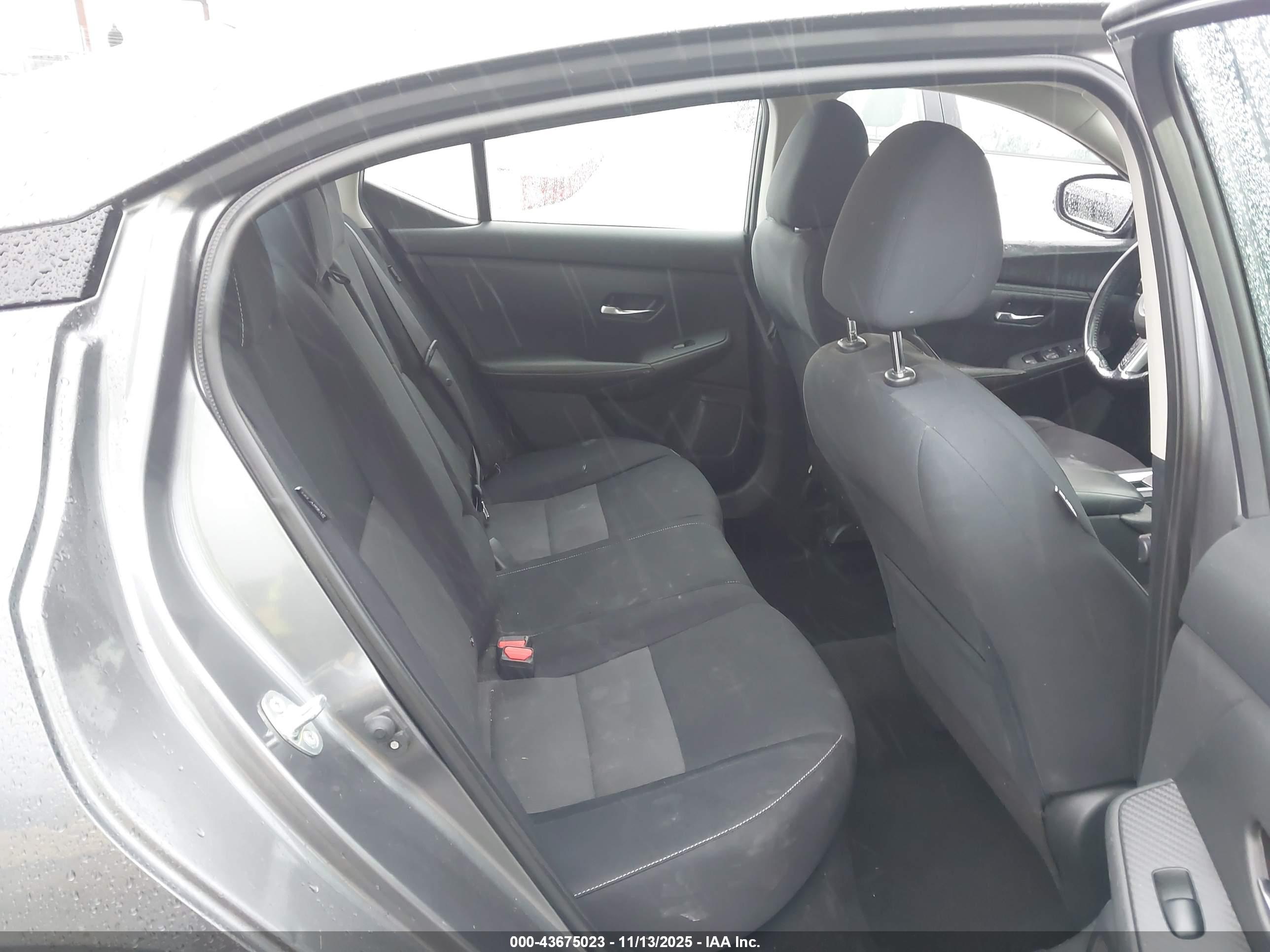 NISSAN SENTRA image 8