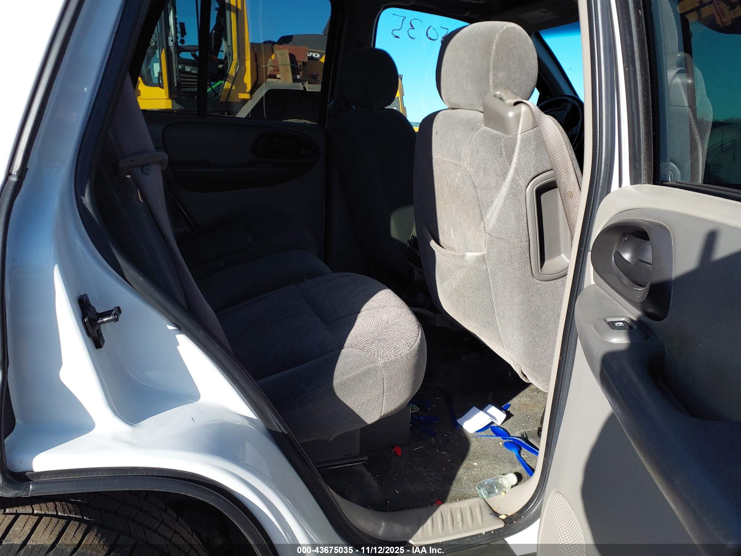 CHEVROLET TRAILBLAZER image 8
