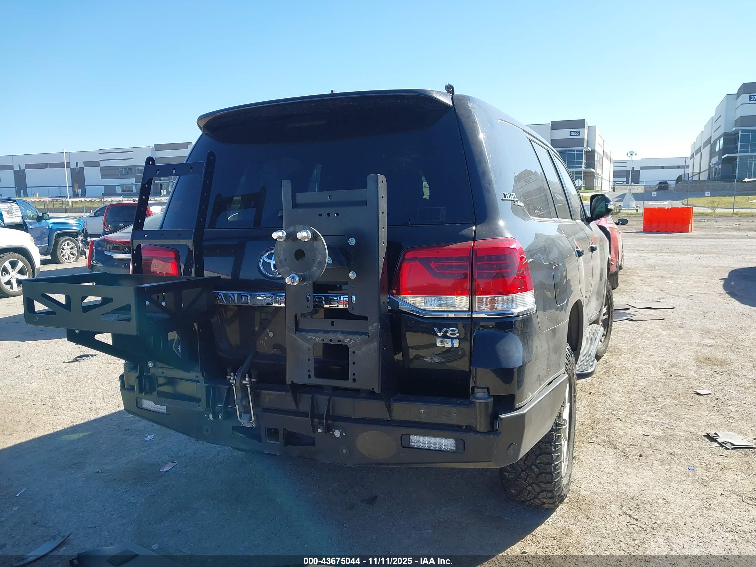 TOYOTA LAND image 4