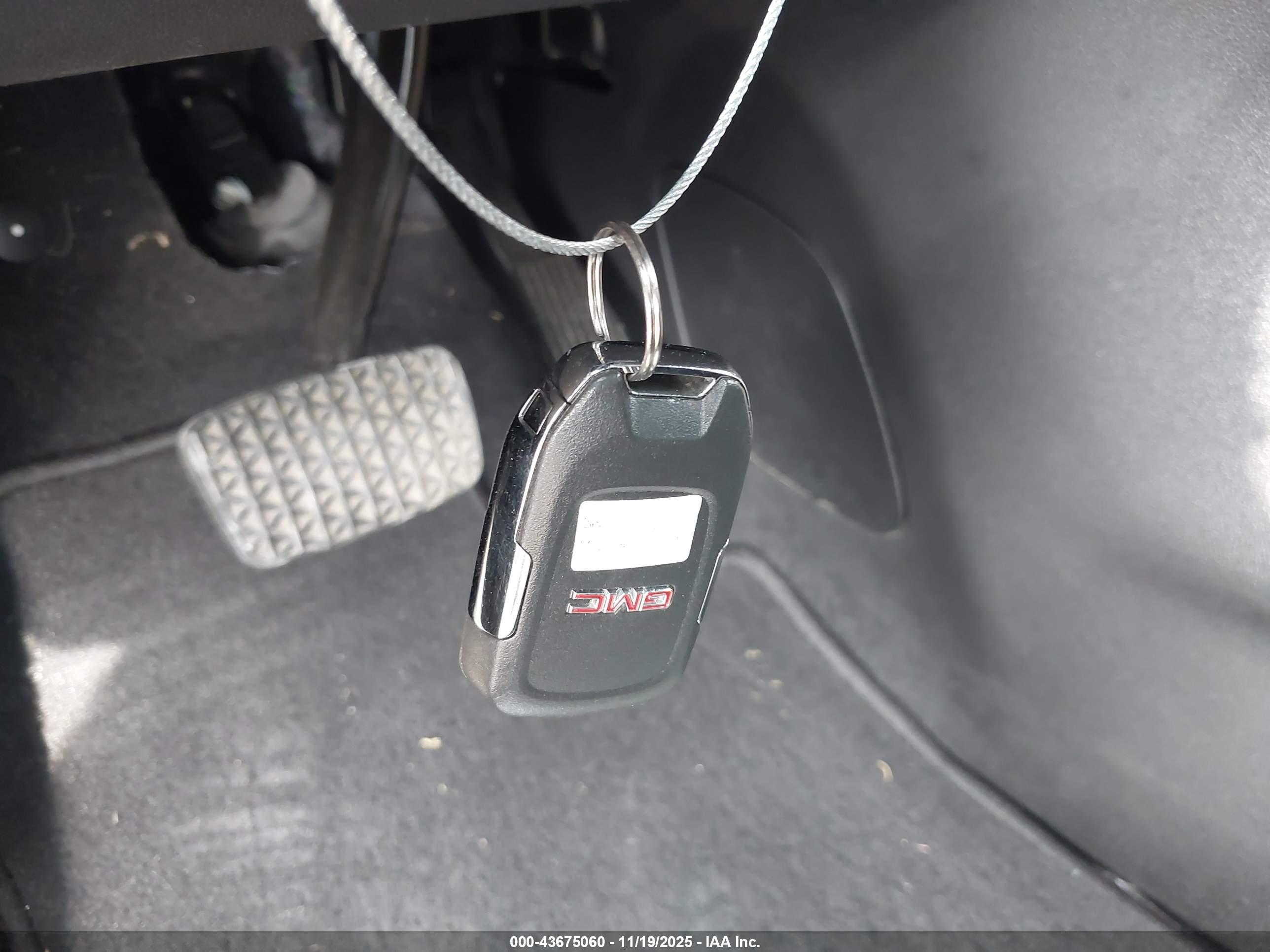 GMC TERRAIN image 11