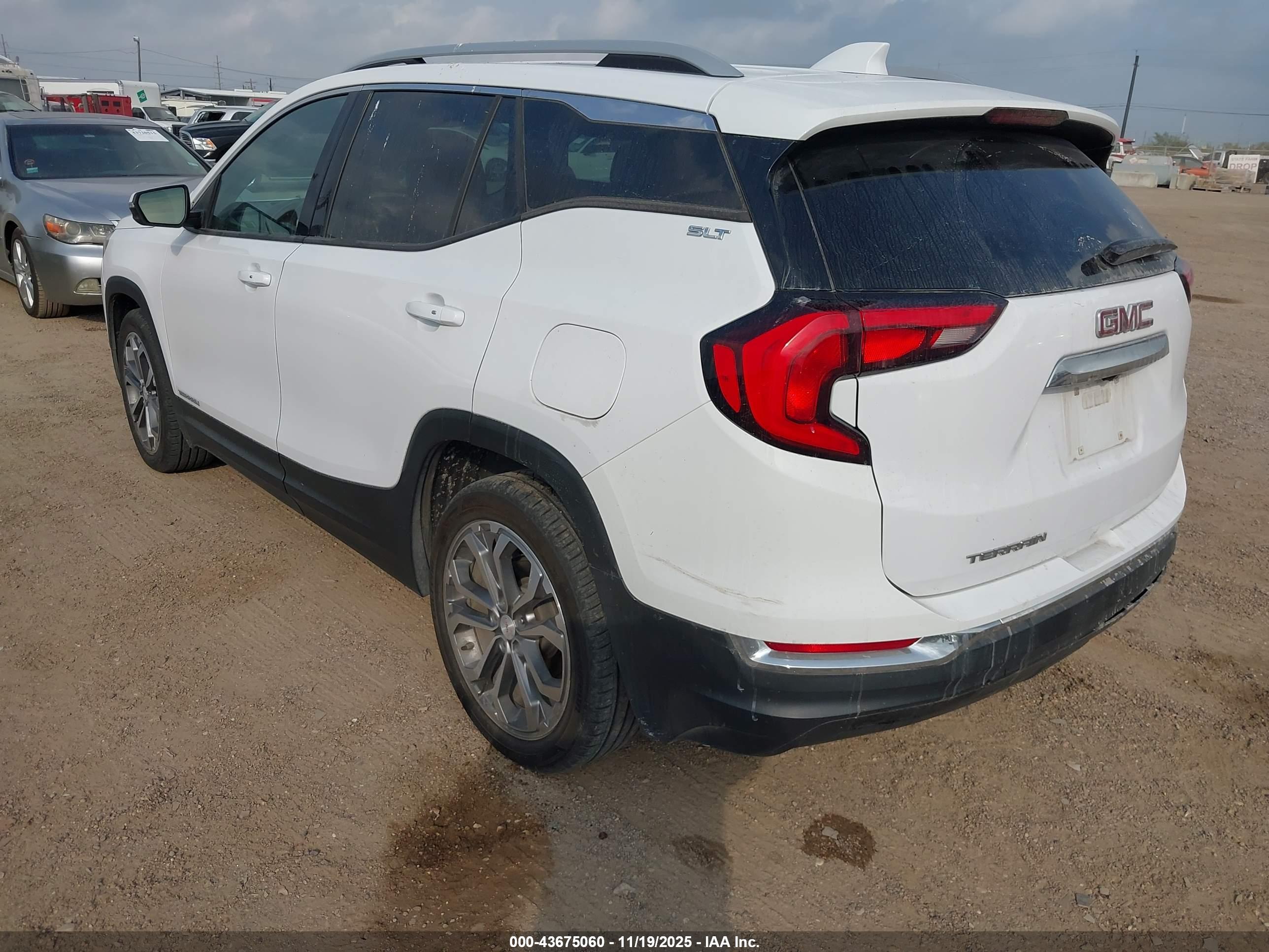GMC TERRAIN image 3