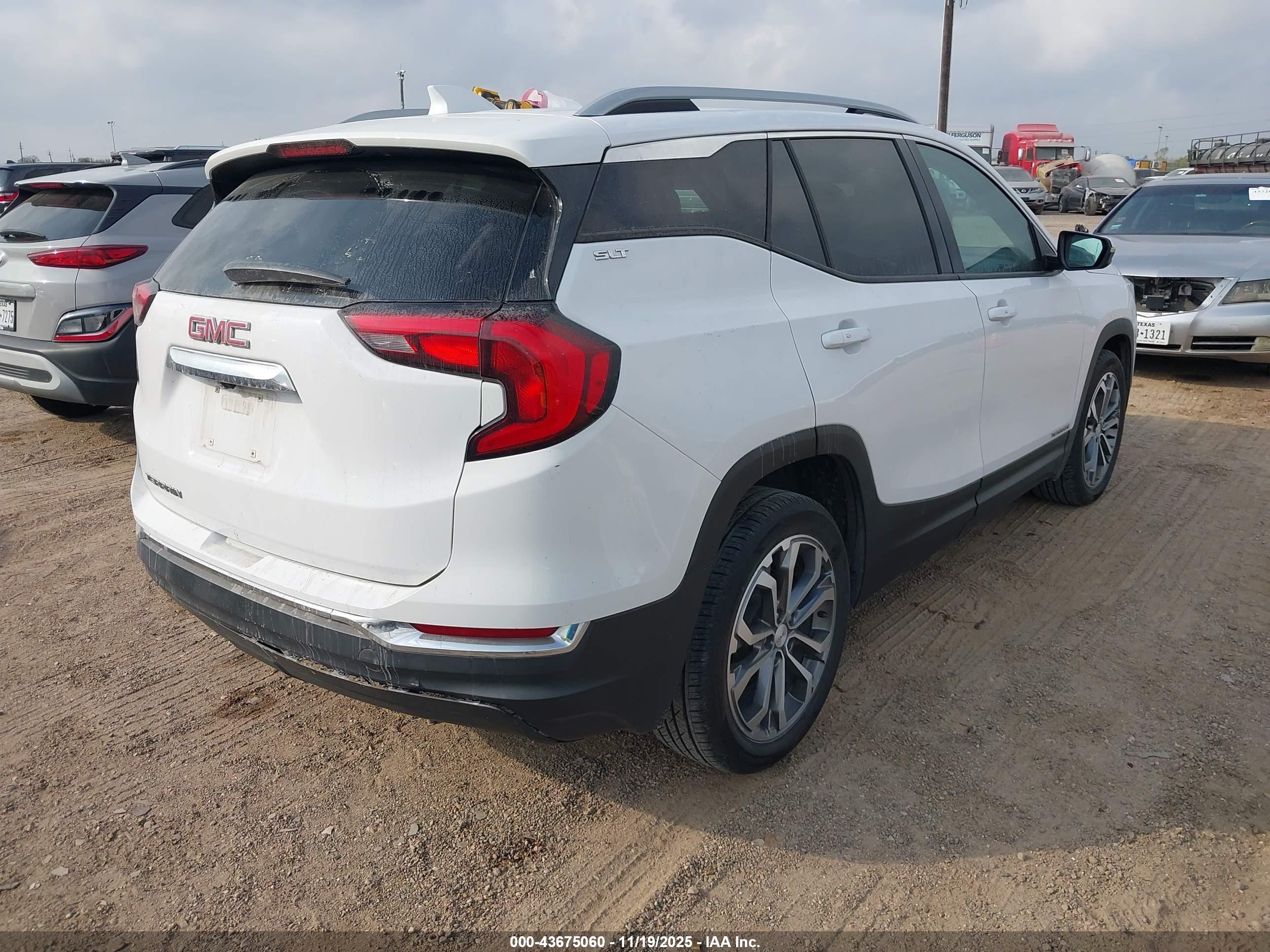 GMC TERRAIN image 4