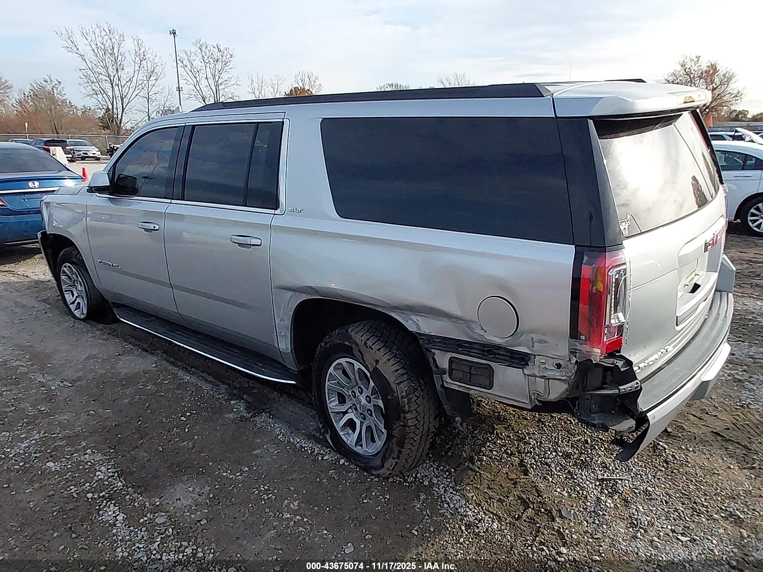GMC YUKON image 3