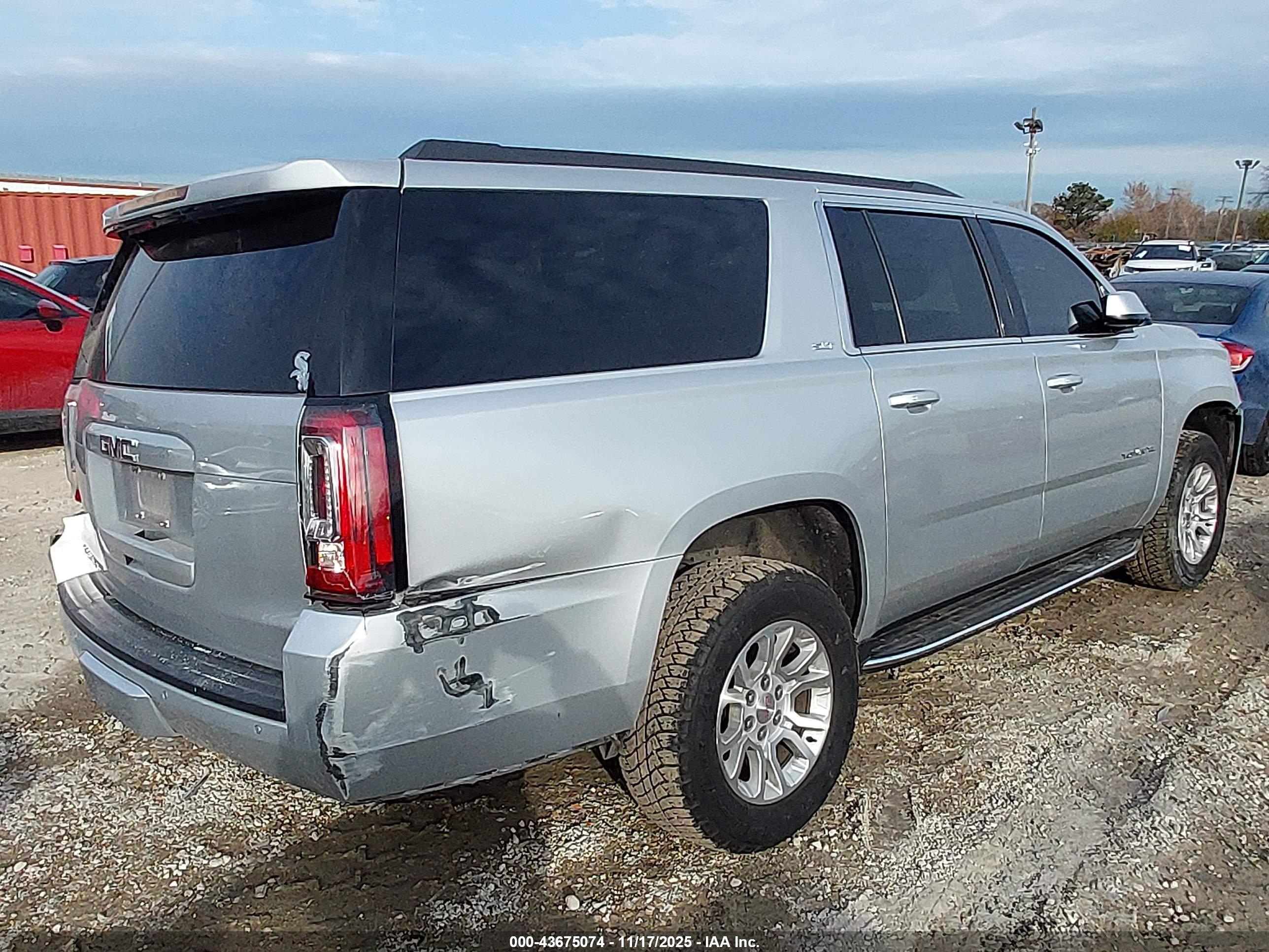 GMC YUKON image 4