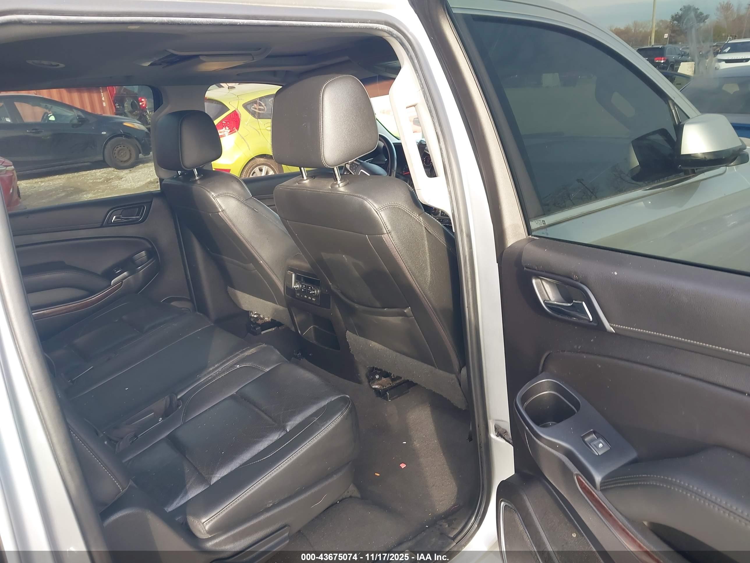 GMC YUKON image 8