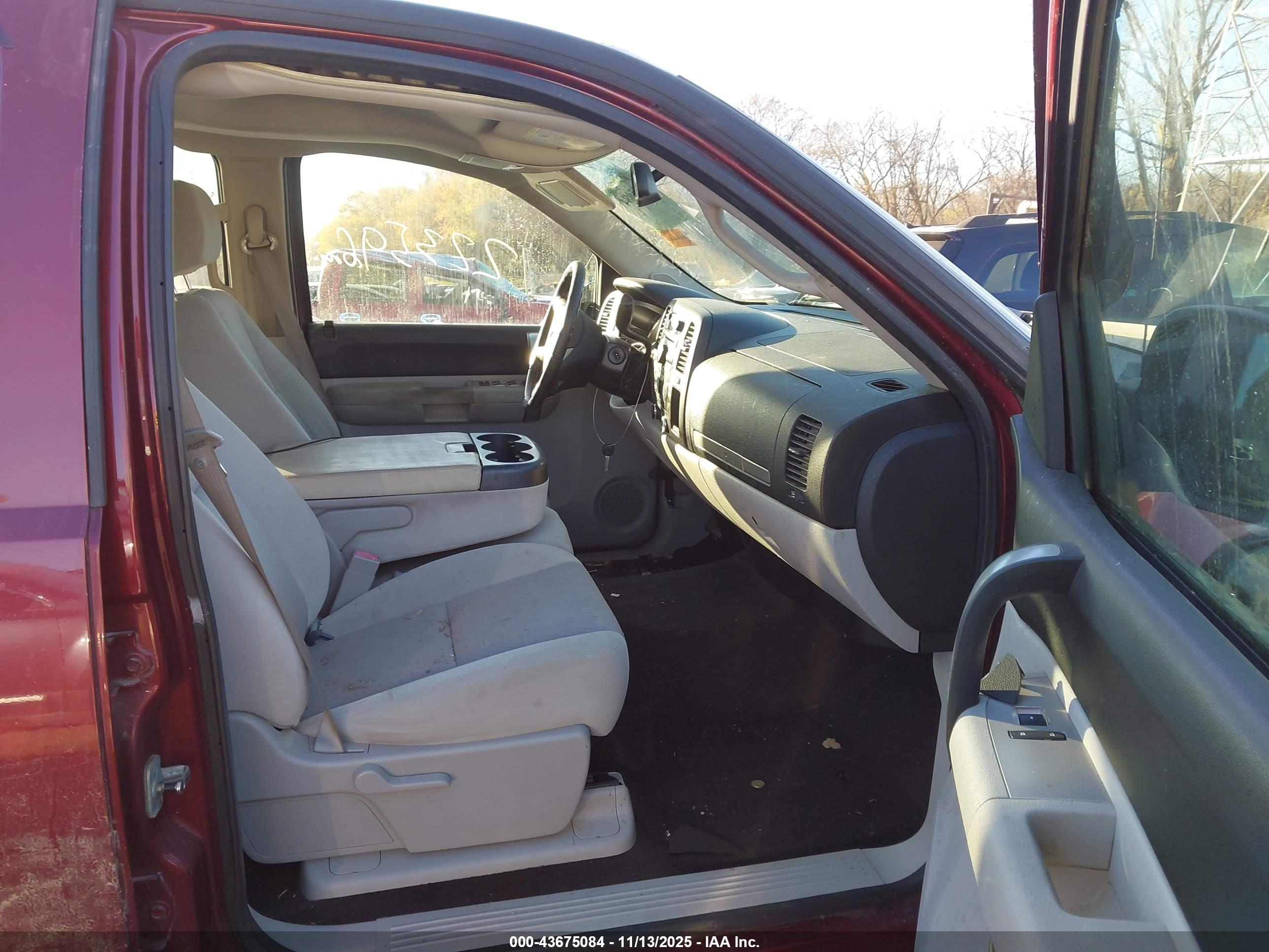 CHEVROLET SILVERADO image 5