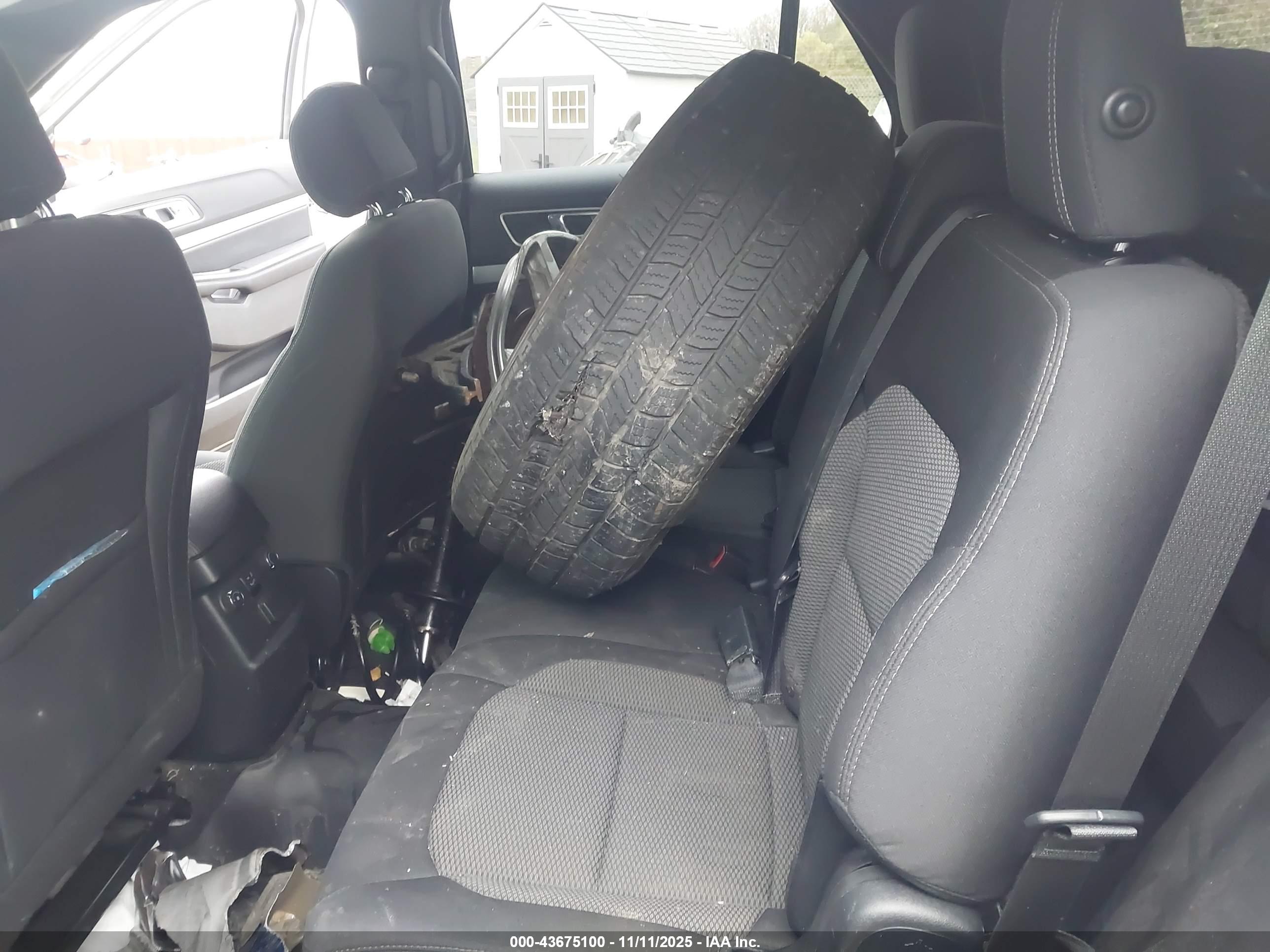 FORD EXPLORER image 8