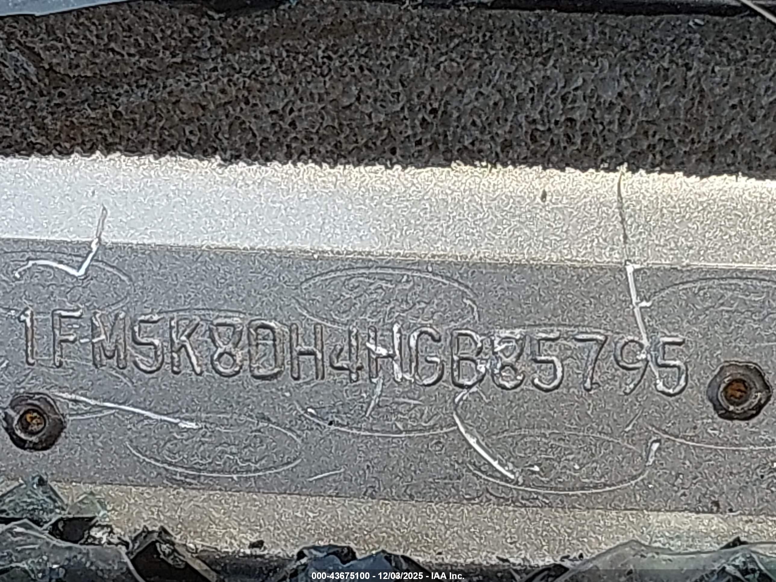 FORD EXPLORER image 9