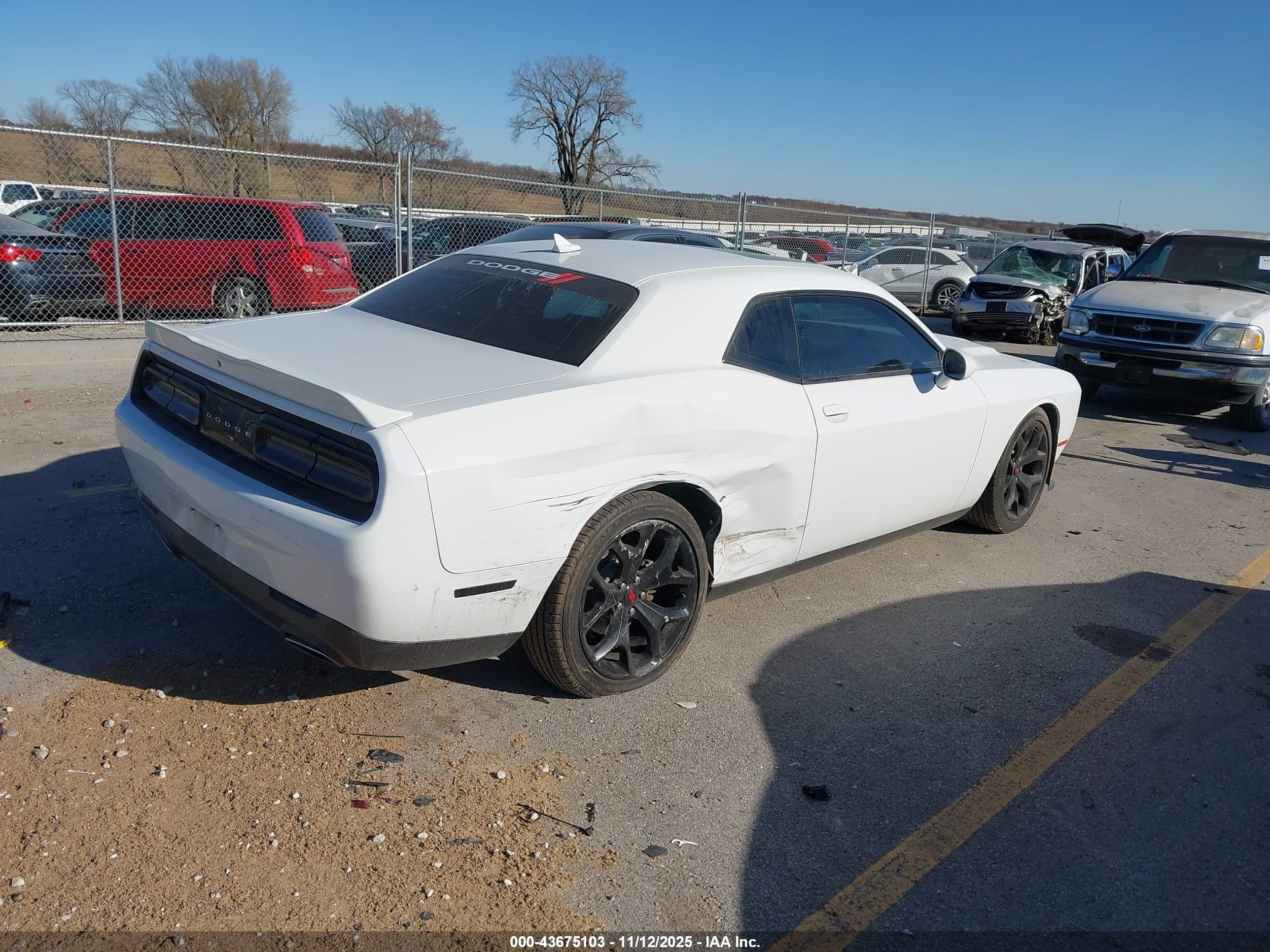 DODGE CHALLENGER image 4