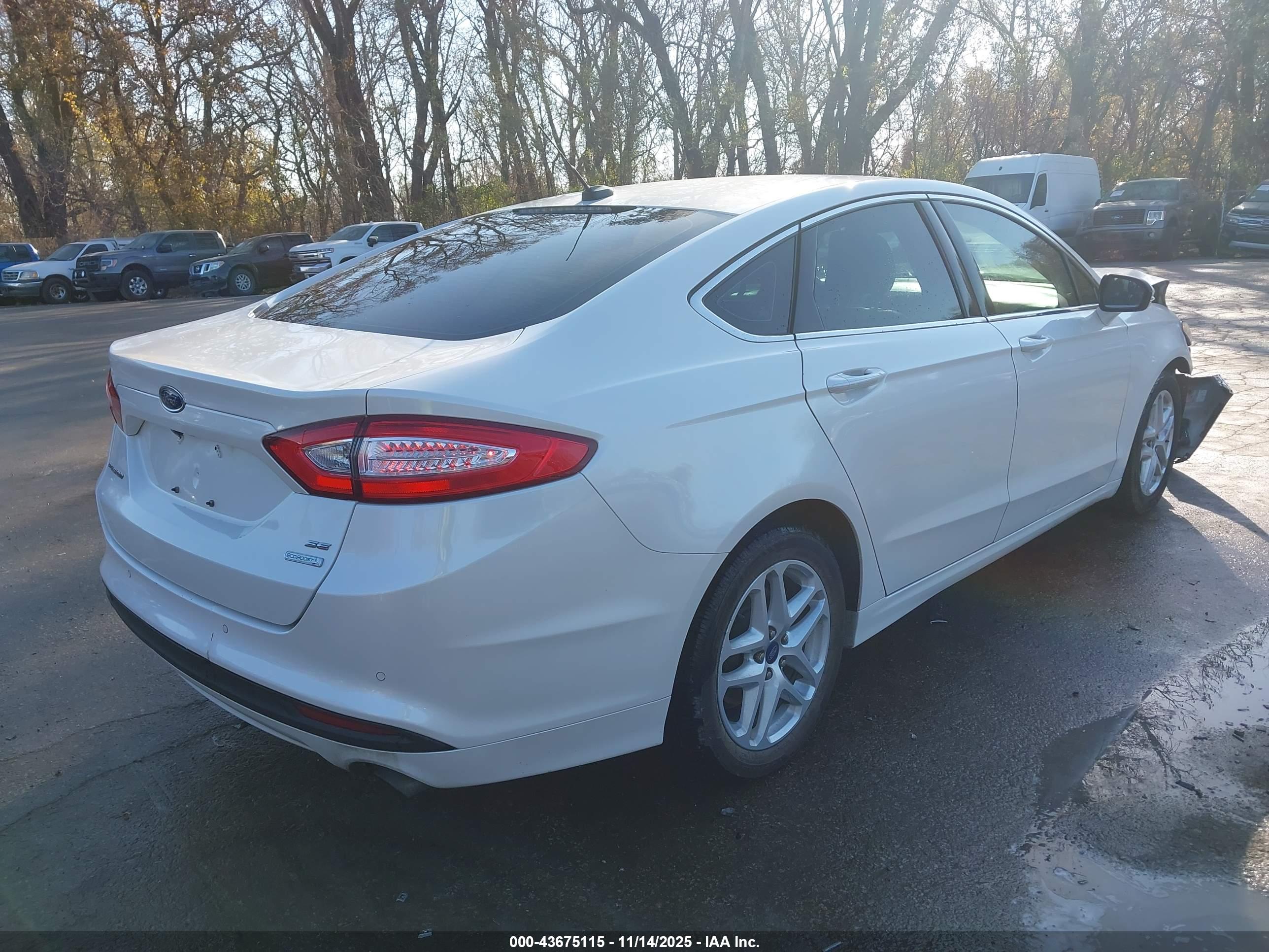 FORD FUSION image 4