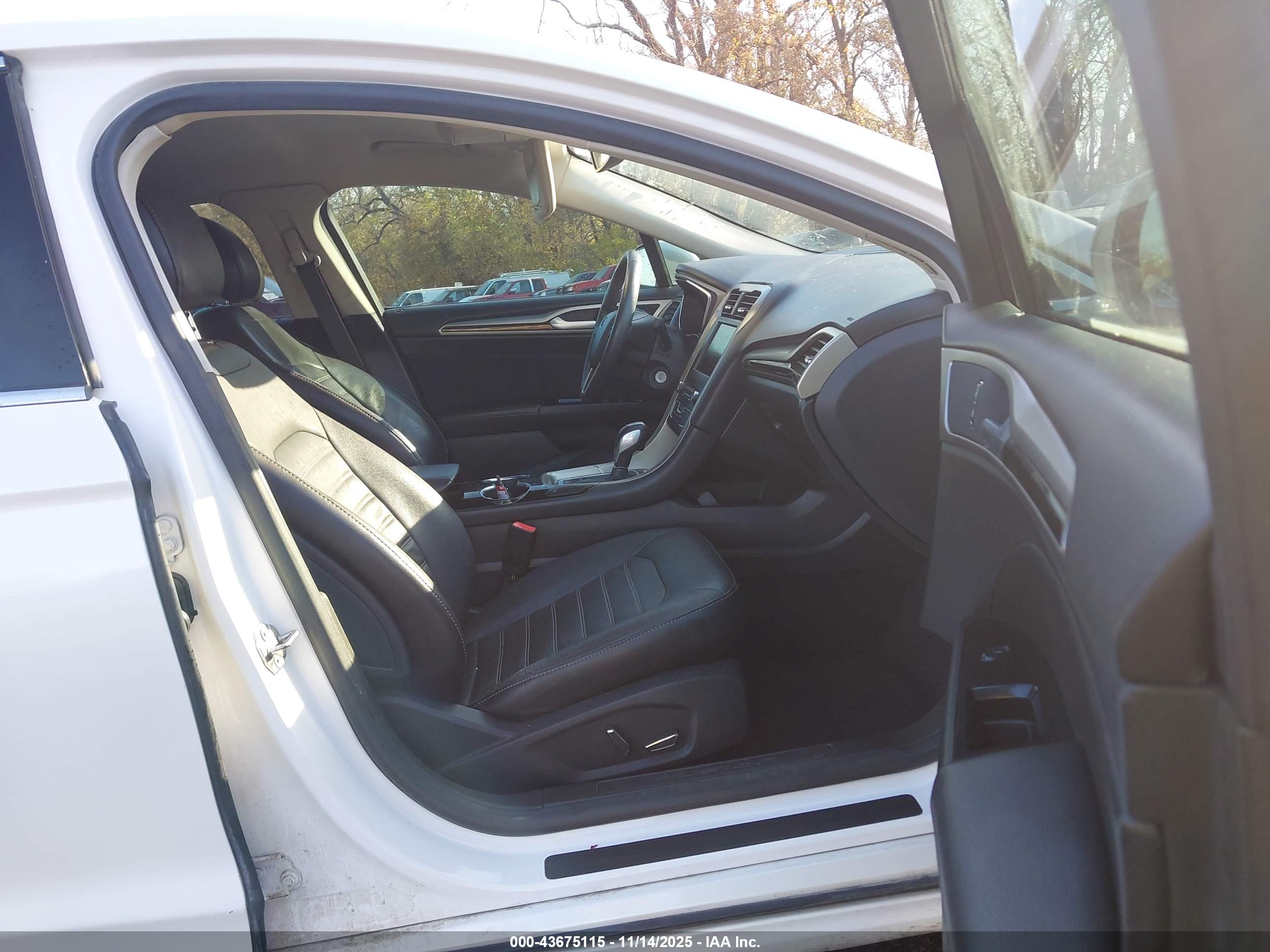 FORD FUSION image 5