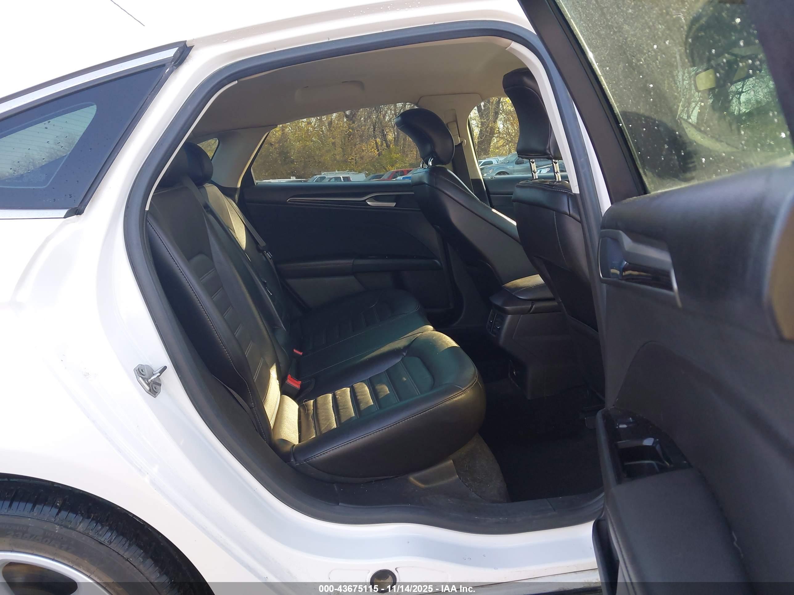 FORD FUSION image 8
