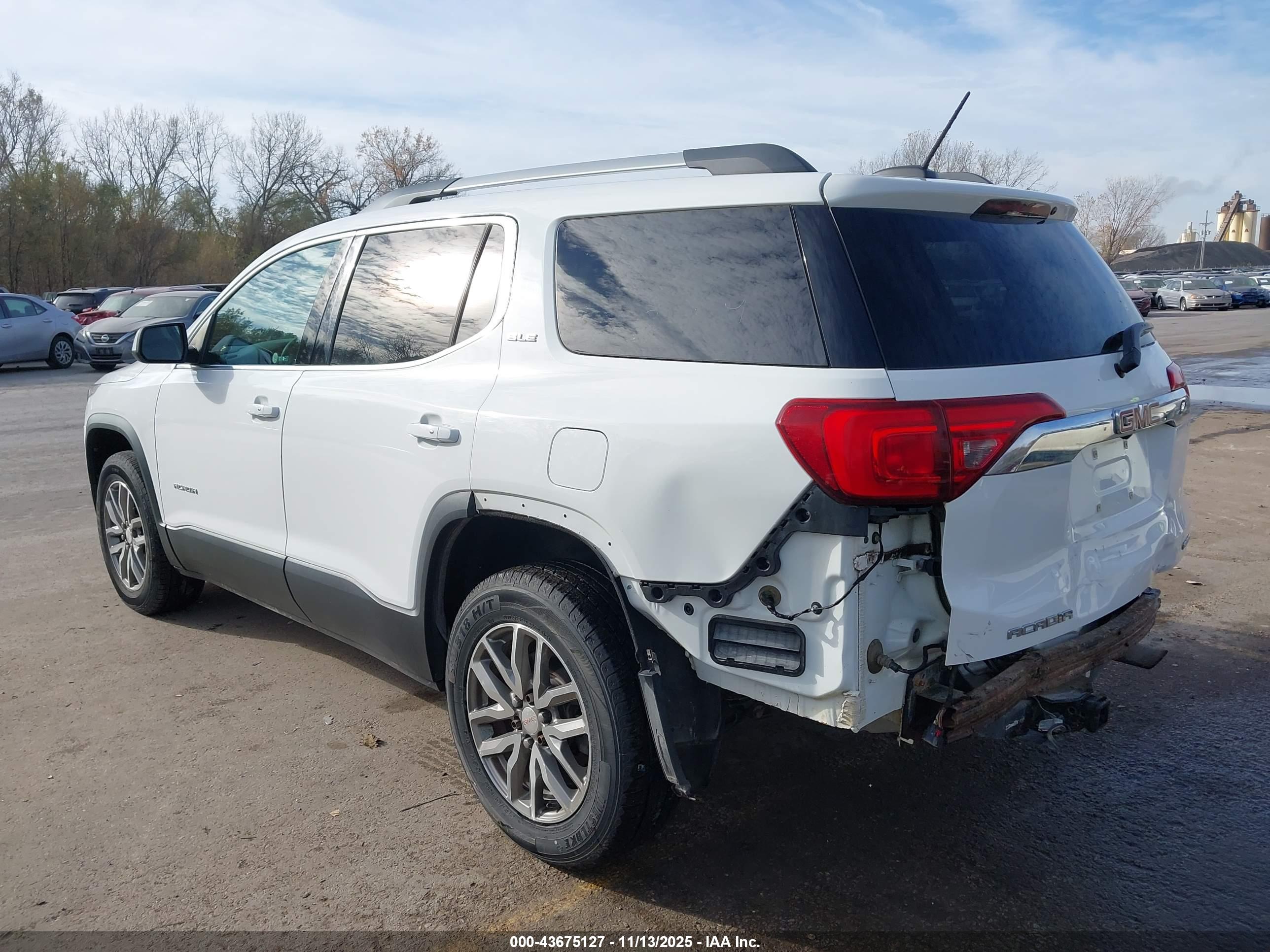 GMC ACADIA image 3