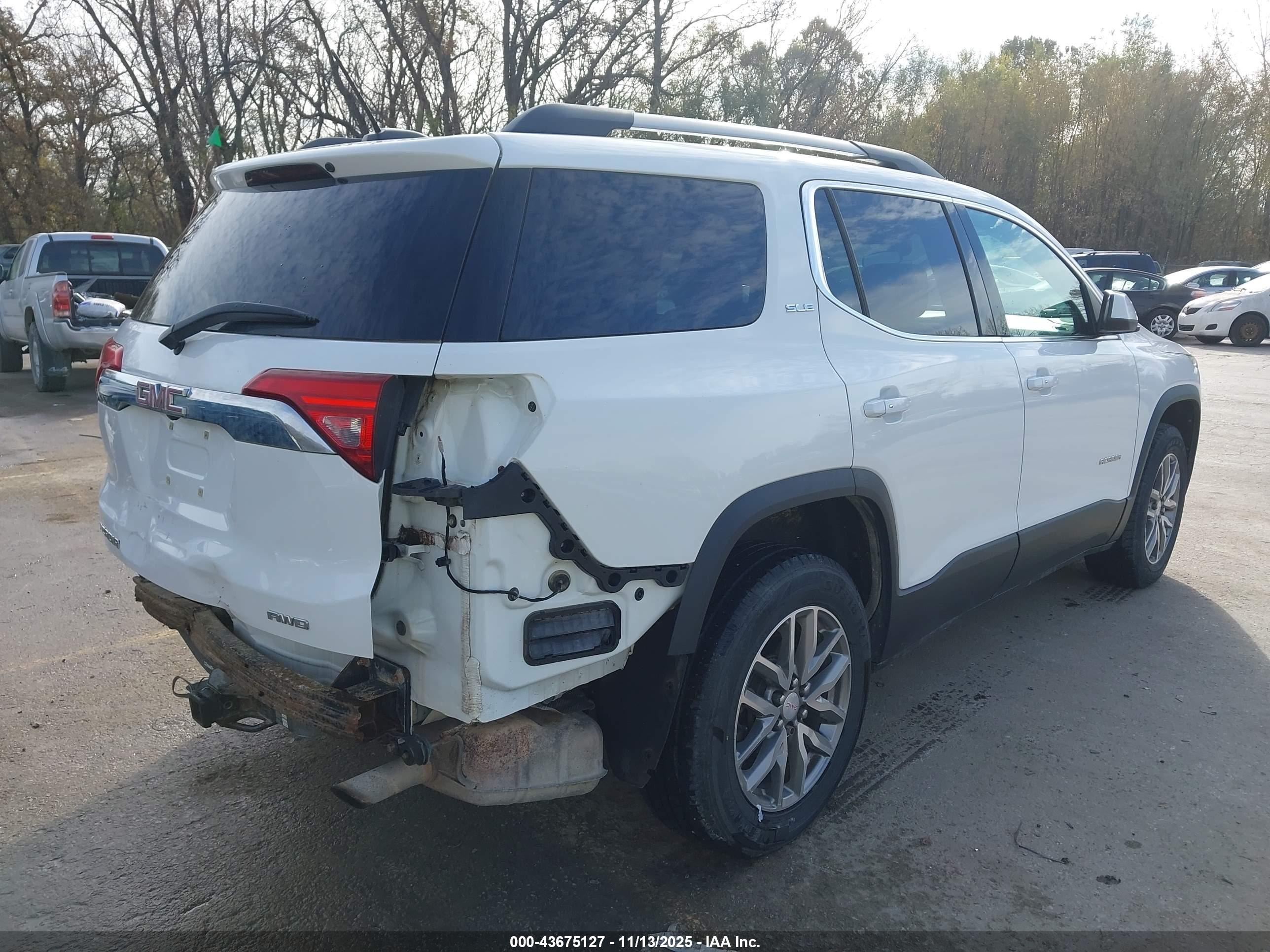 GMC ACADIA image 4